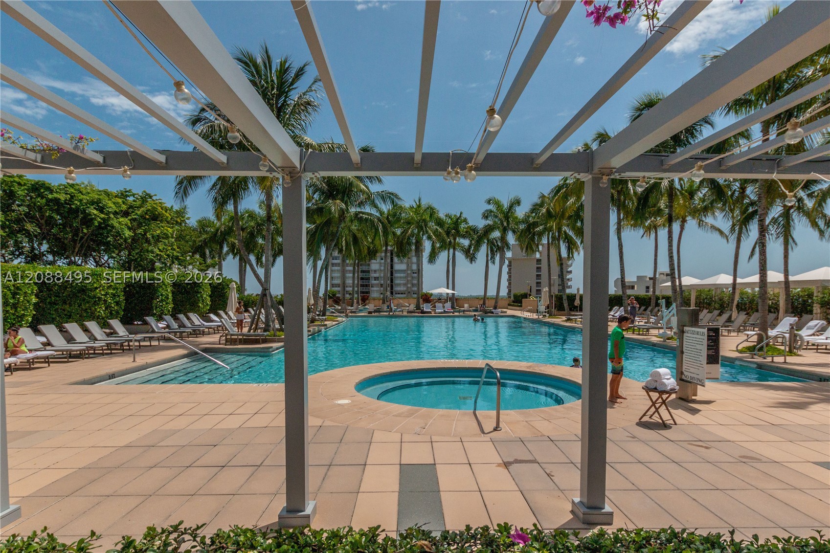 image Four Seasons Residences Miami25