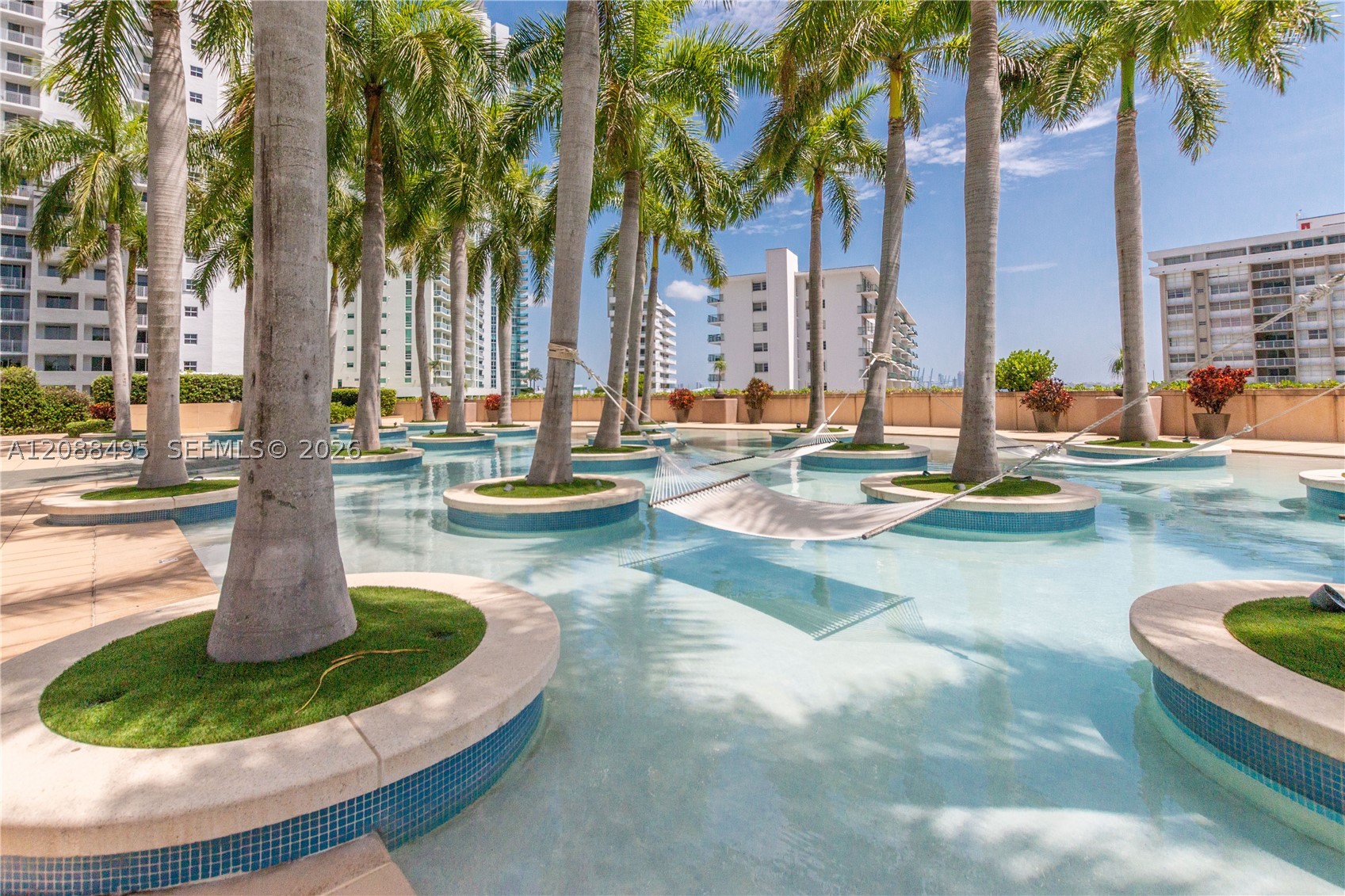 image Four Seasons Residences Miami31