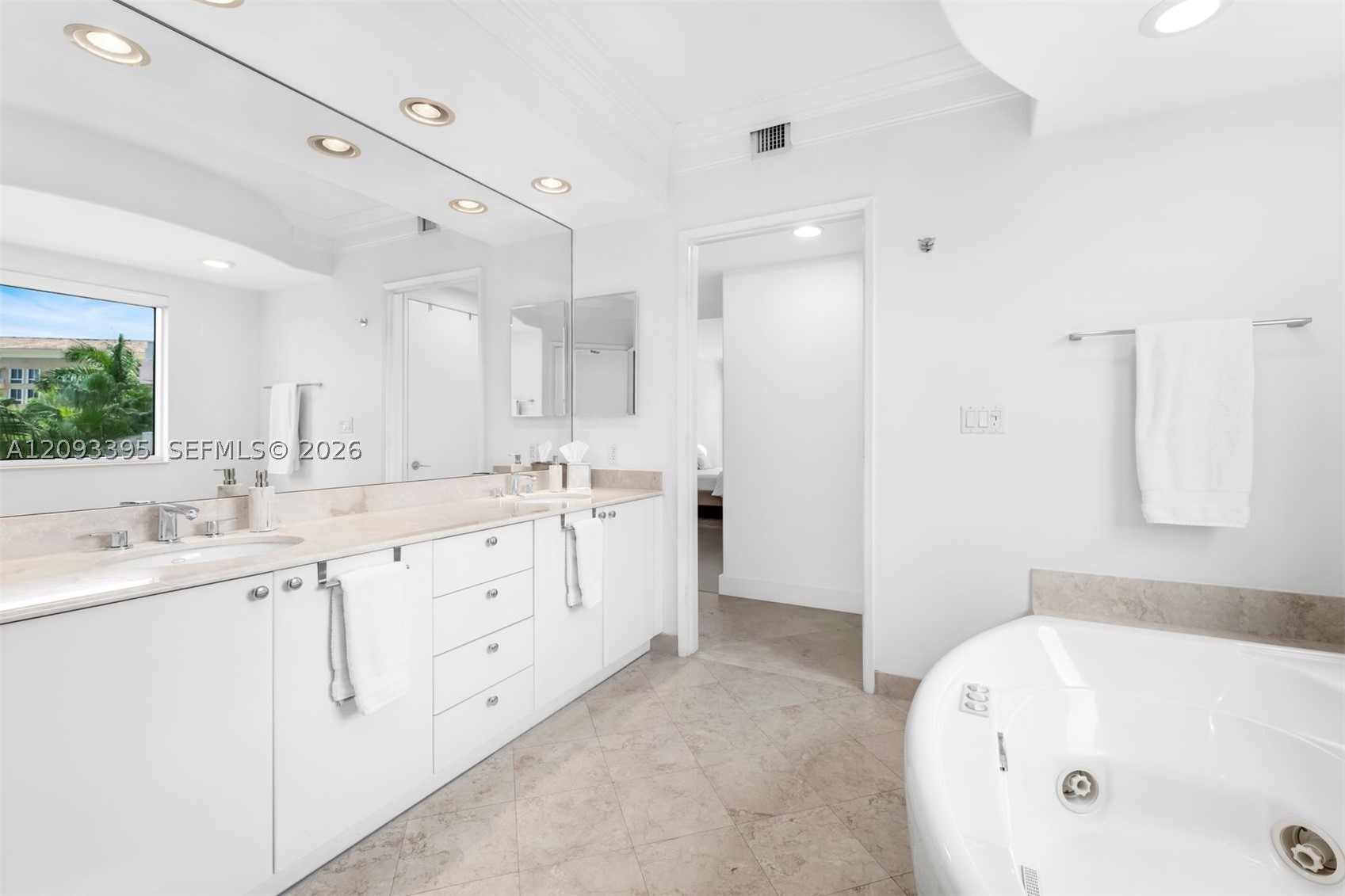 781 Crandon Blvd #401 Key Biscayne, FL 33149
