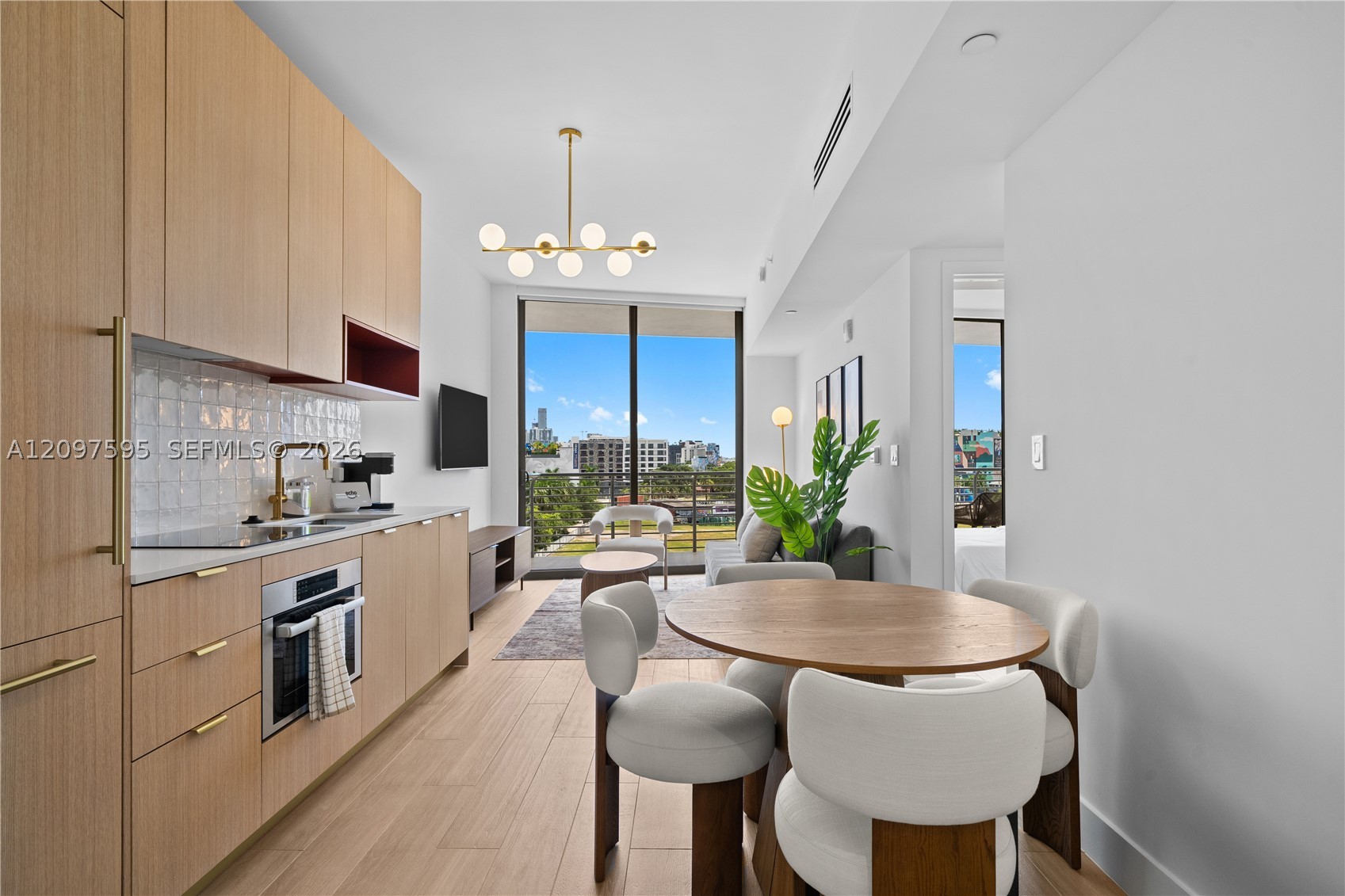 90 NE 32nd #527