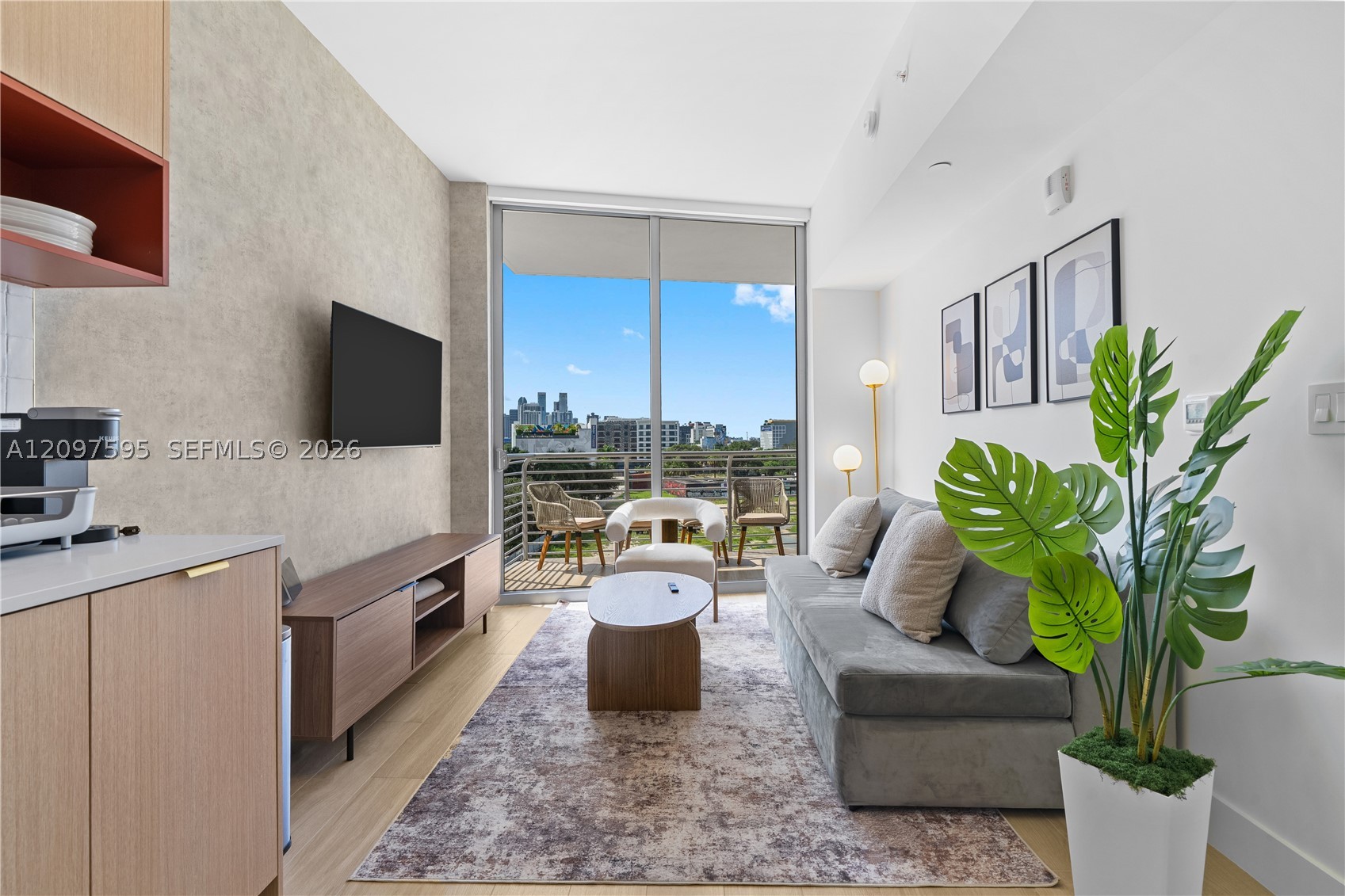 90 NE 32nd #527 Miami, FL 33137
