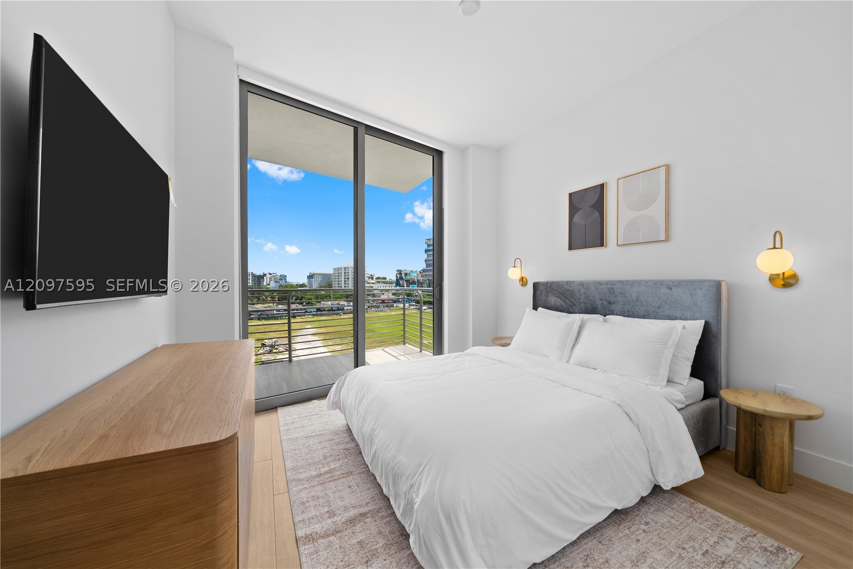 90 NE 32nd #527 Miami, FL 33137