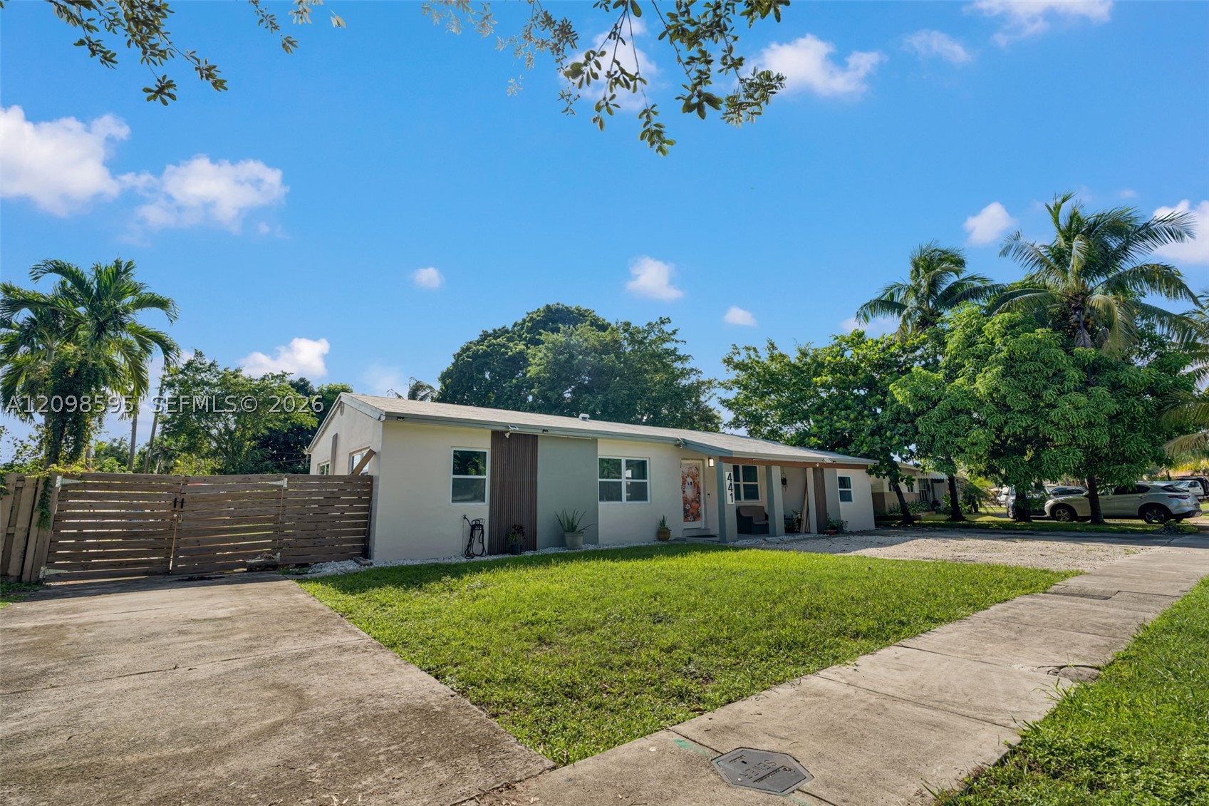441 E Evanston Cir Fort Lauderdale, FL 33312