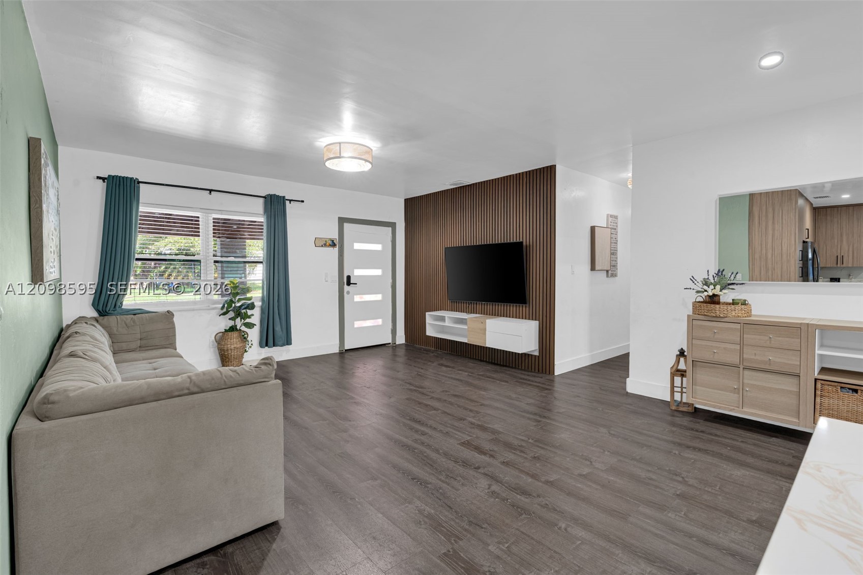 441 E Evanston Cir Fort Lauderdale, FL 33312