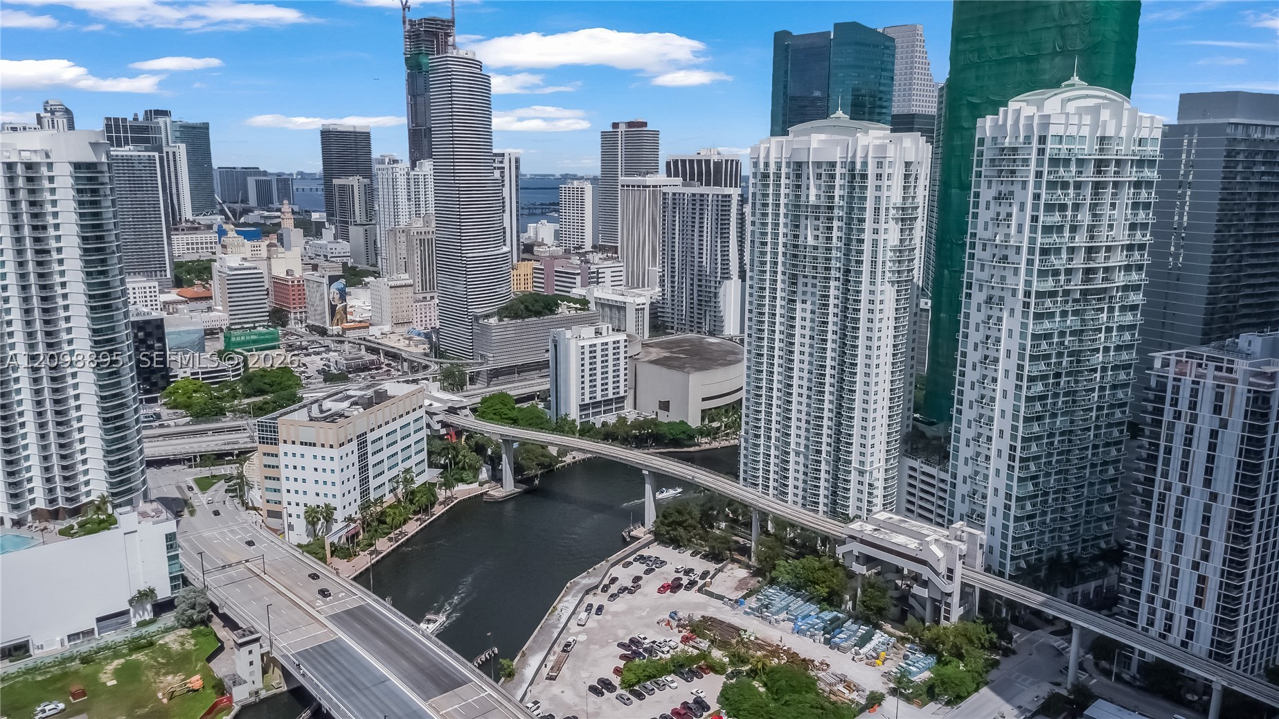 image Brickell on the River South1