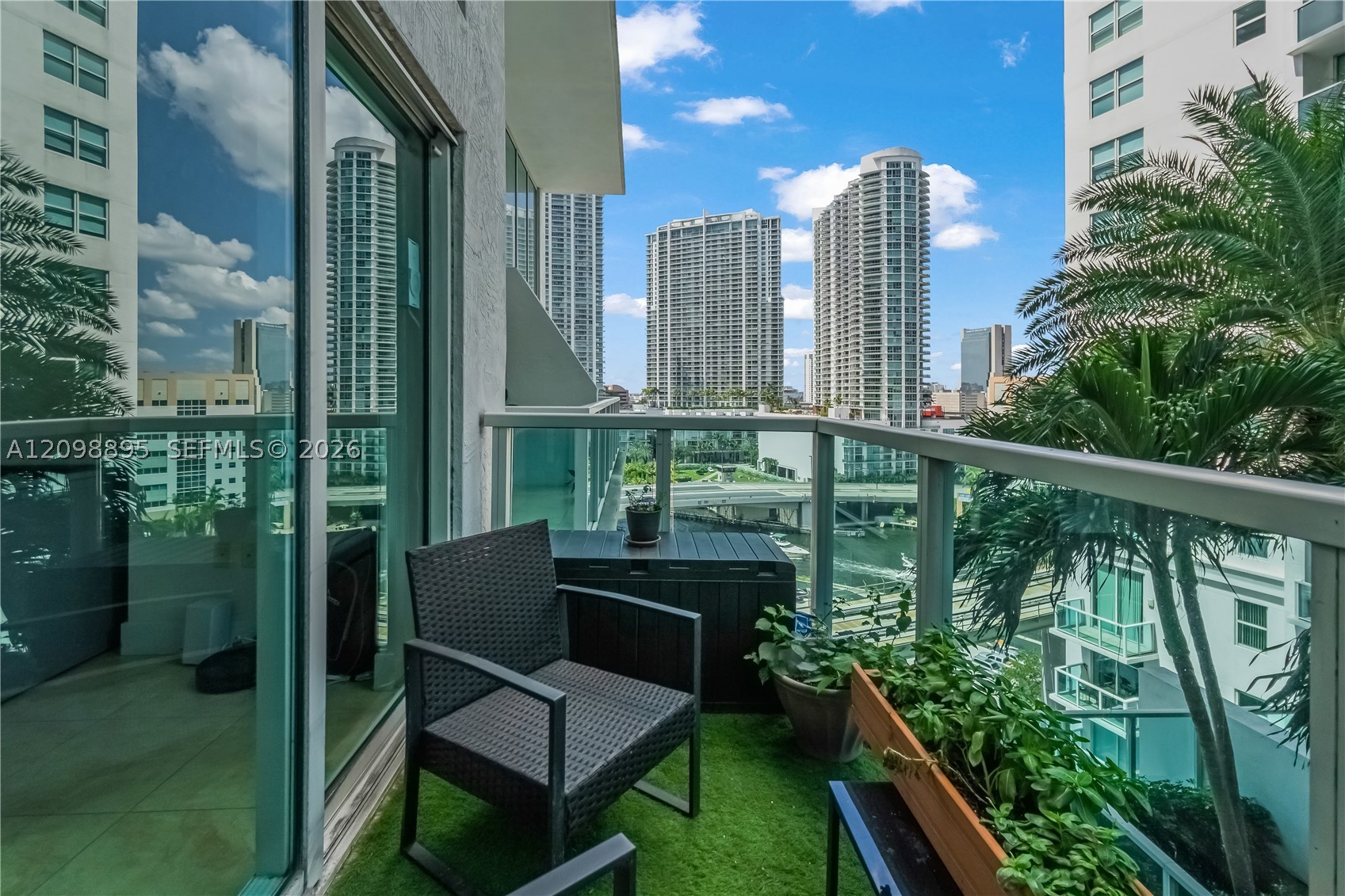 image Brickell on the River South30