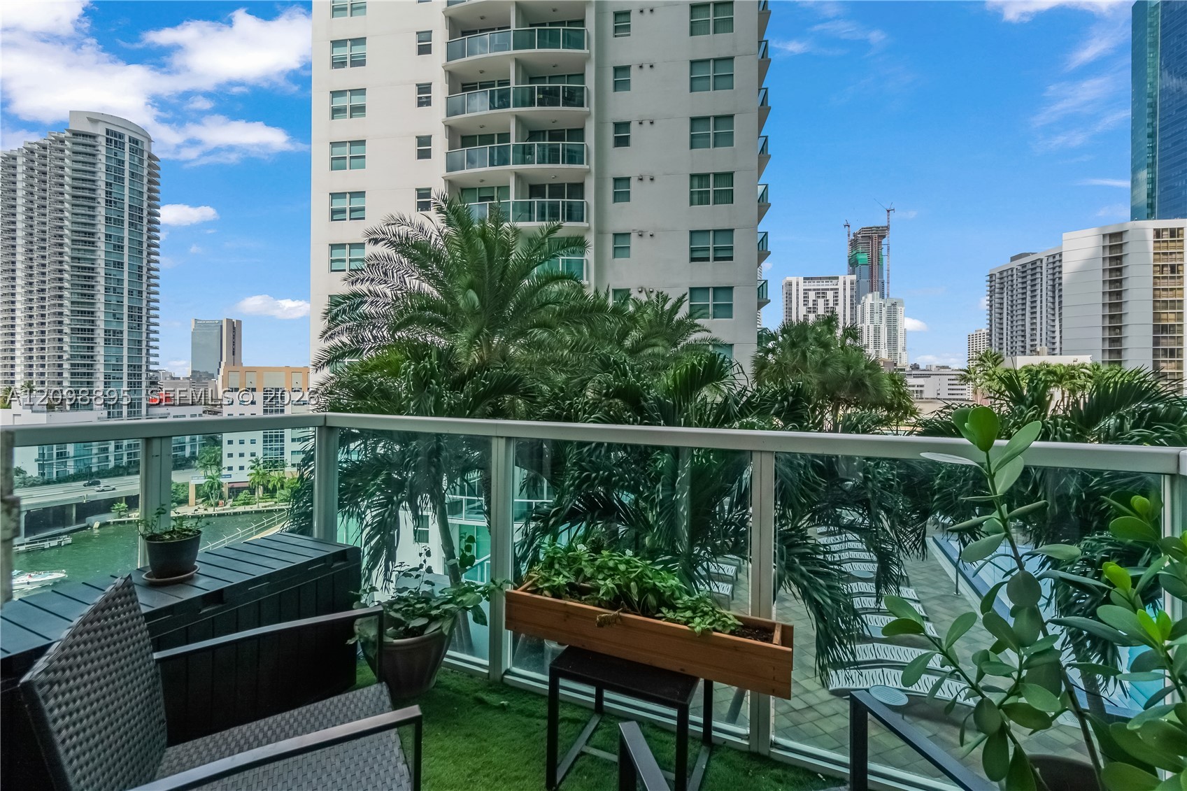 image Brickell on the River South32
