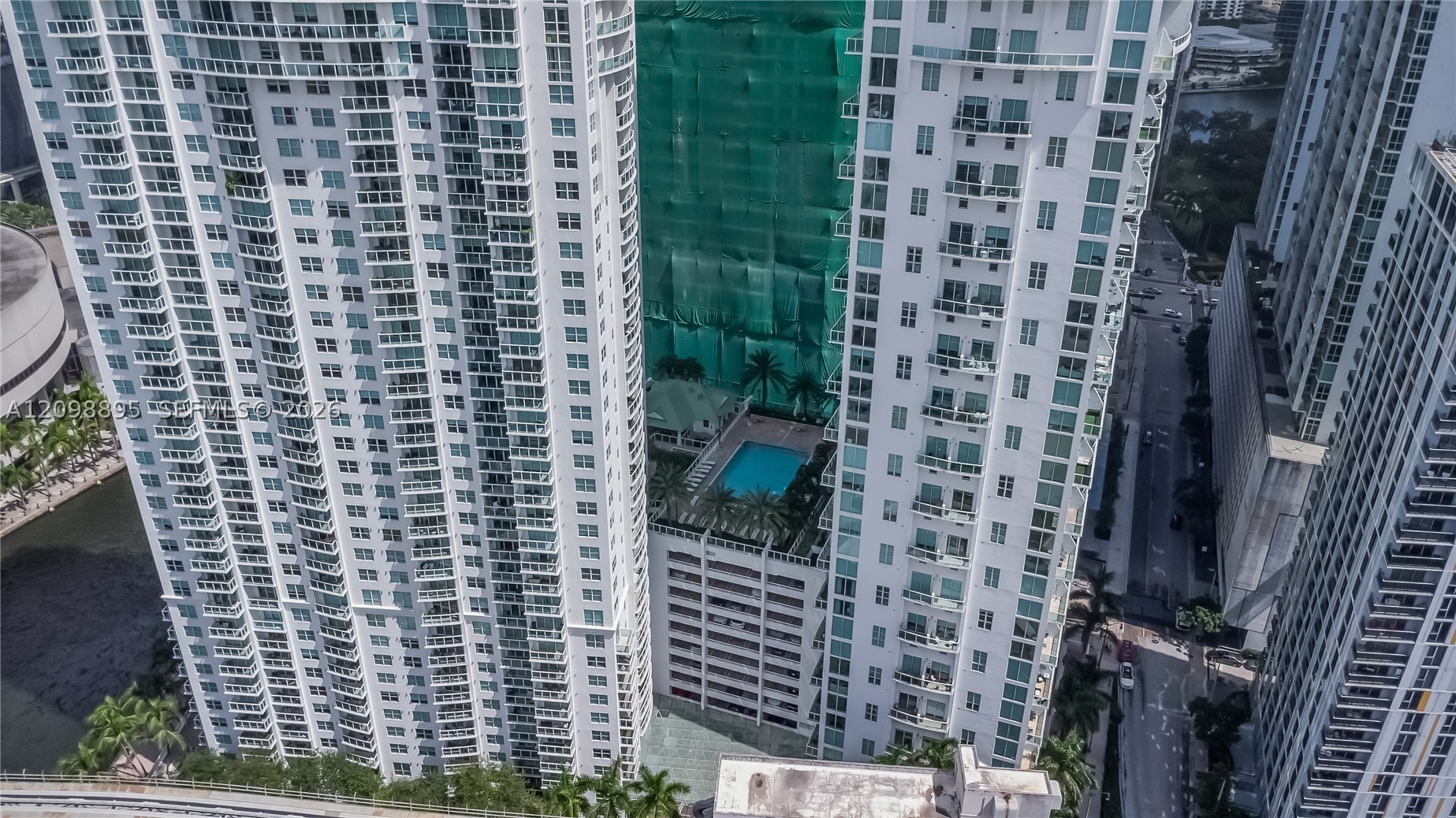 image Brickell on the River South37