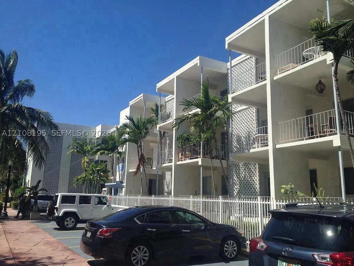 641 Espanola Way #10