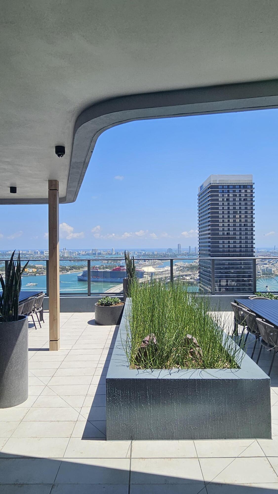 image 501 FIRST Residences11