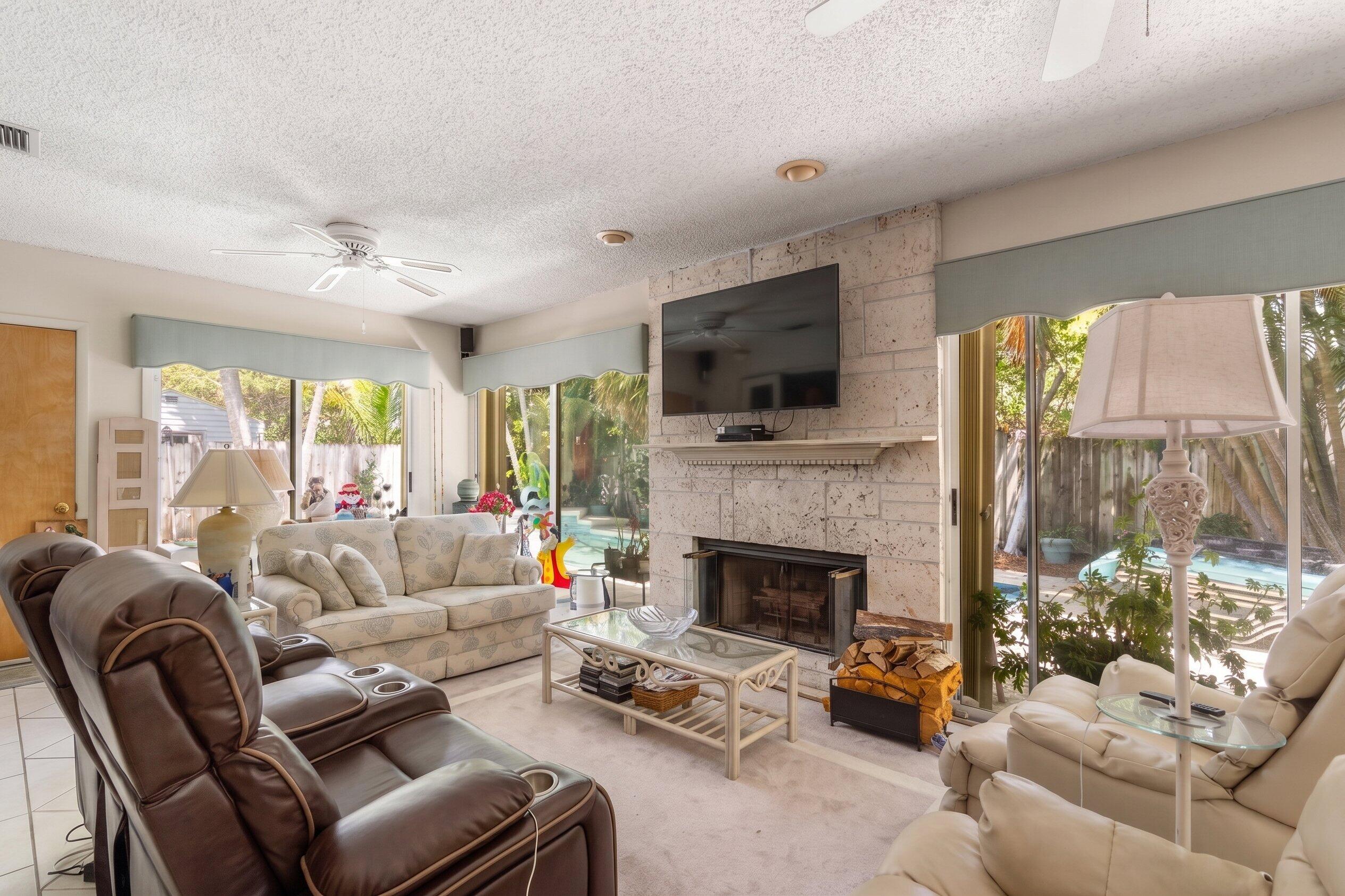1166 Beach Singer Island, FL 33404