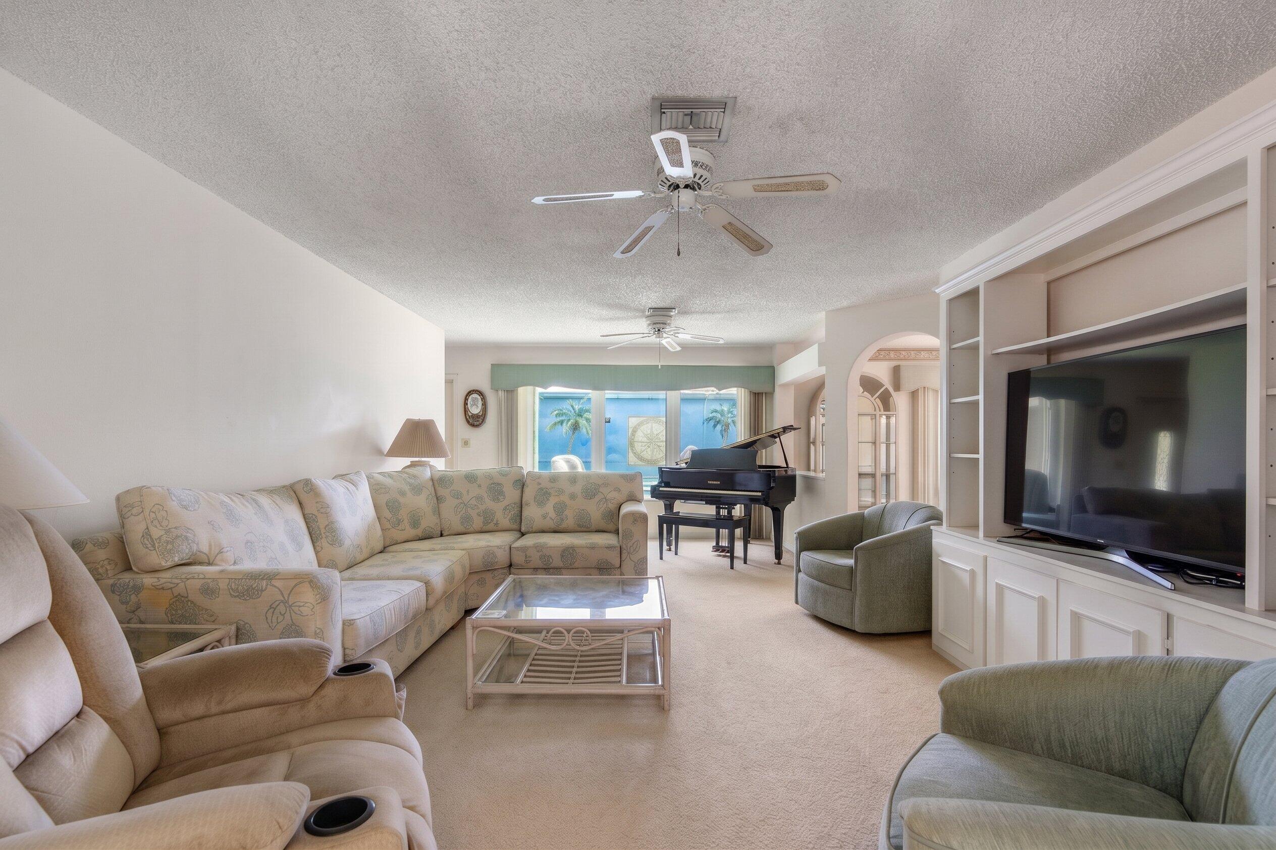 1166 Beach Singer Island, FL 33404