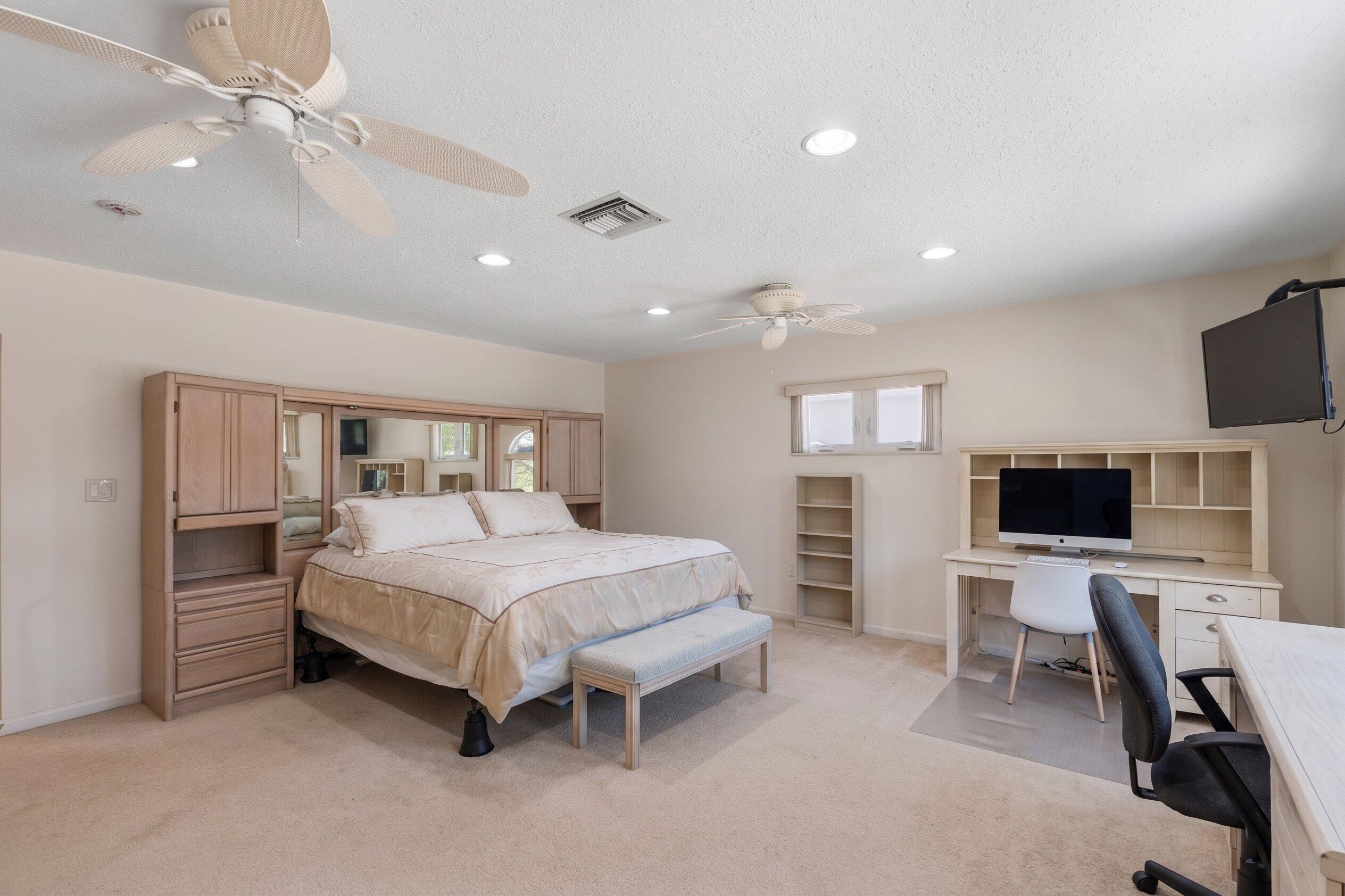 1166 Beach Singer Island, FL 33404