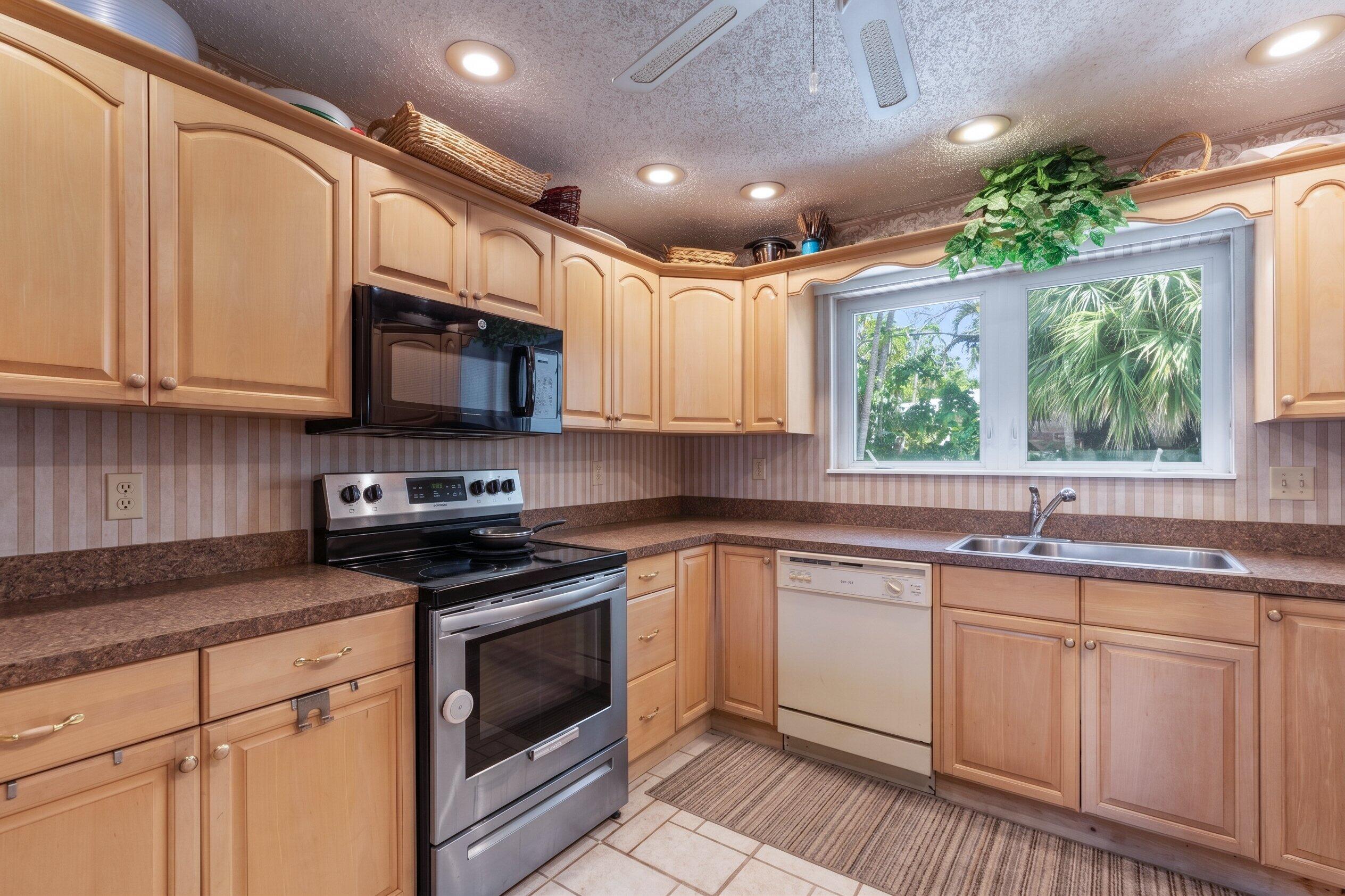 1166 Beach Singer Island, FL 33404