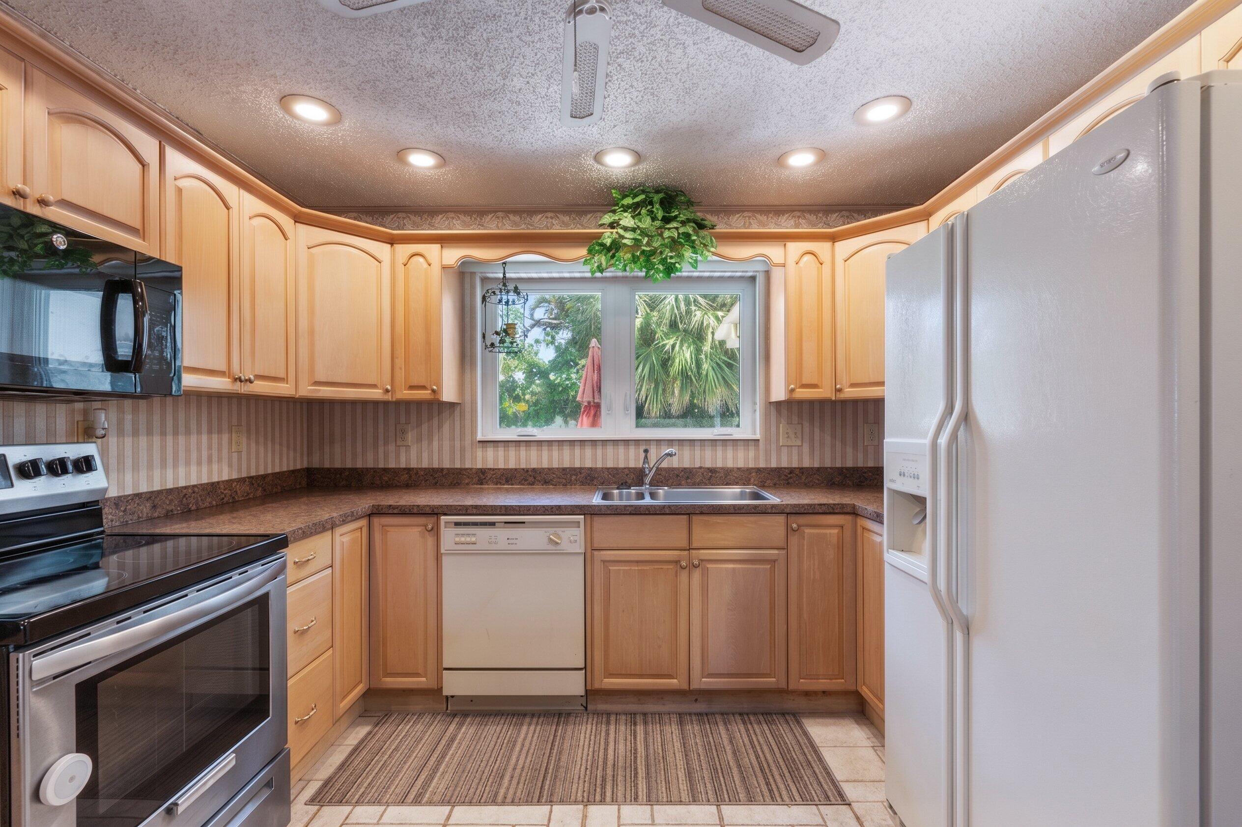 1166 Beach Singer Island, FL 33404