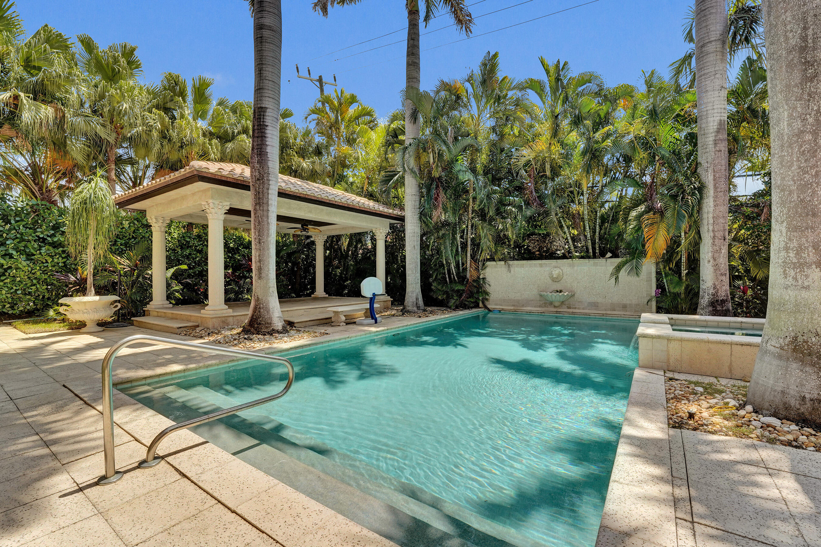 1212 E Lake Fort Lauderdale, FL 33316