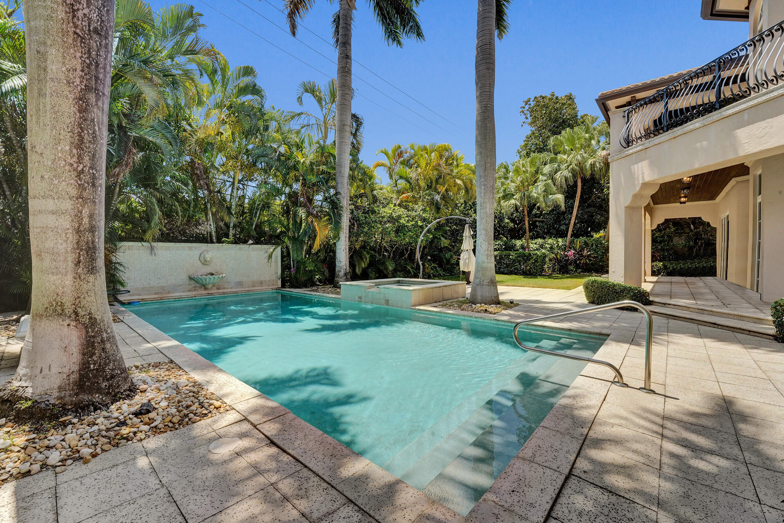 1212 E Lake Fort Lauderdale, FL 33316