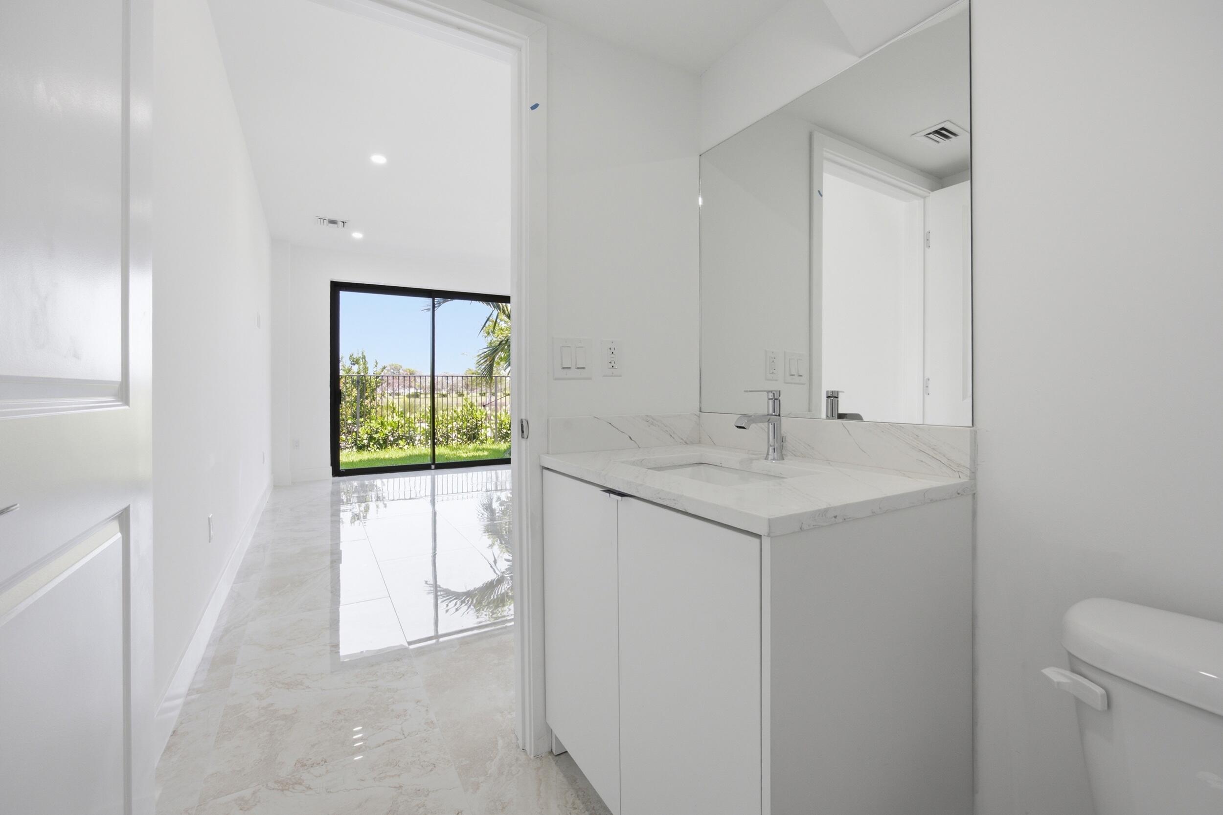 1542 NW 1st Pompano Beach, FL 33060