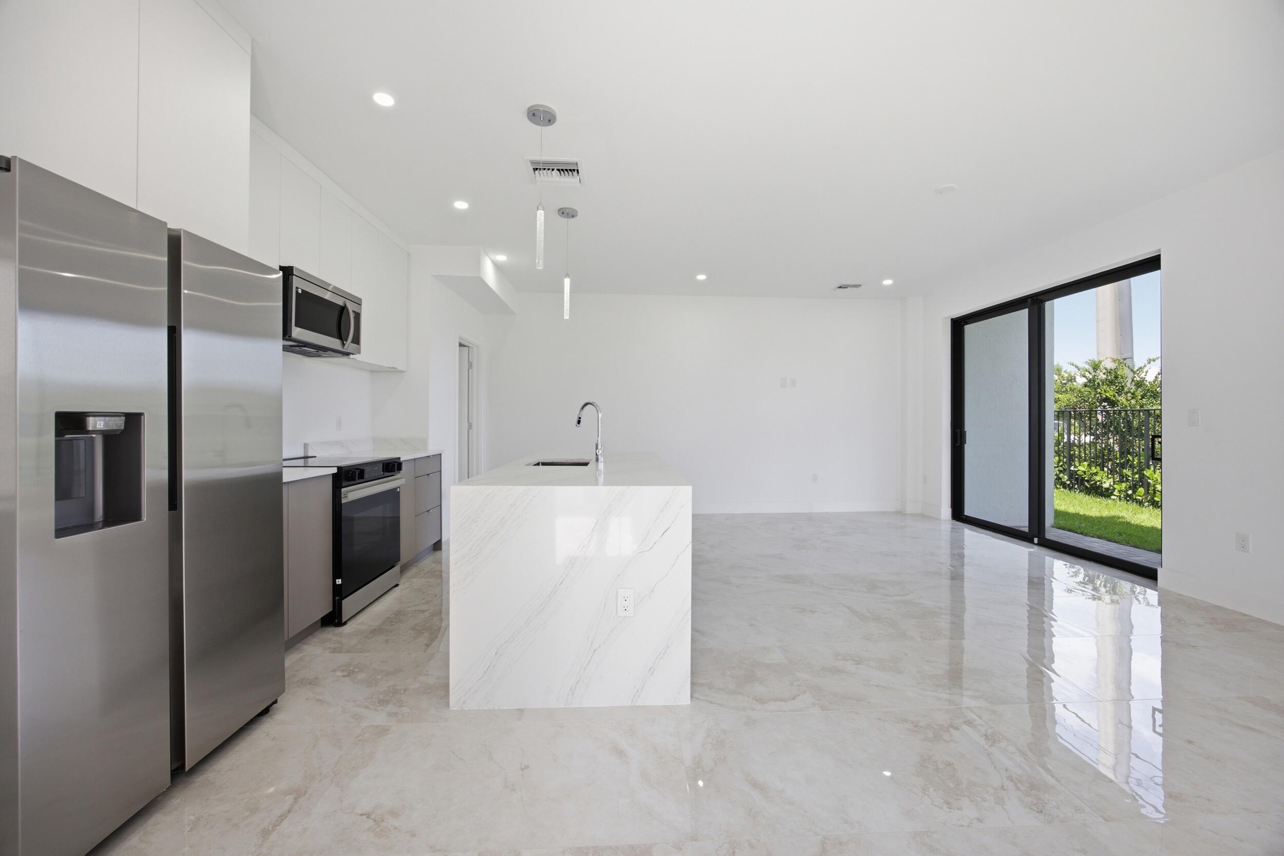 1542 NW 1st Pompano Beach, FL 33060