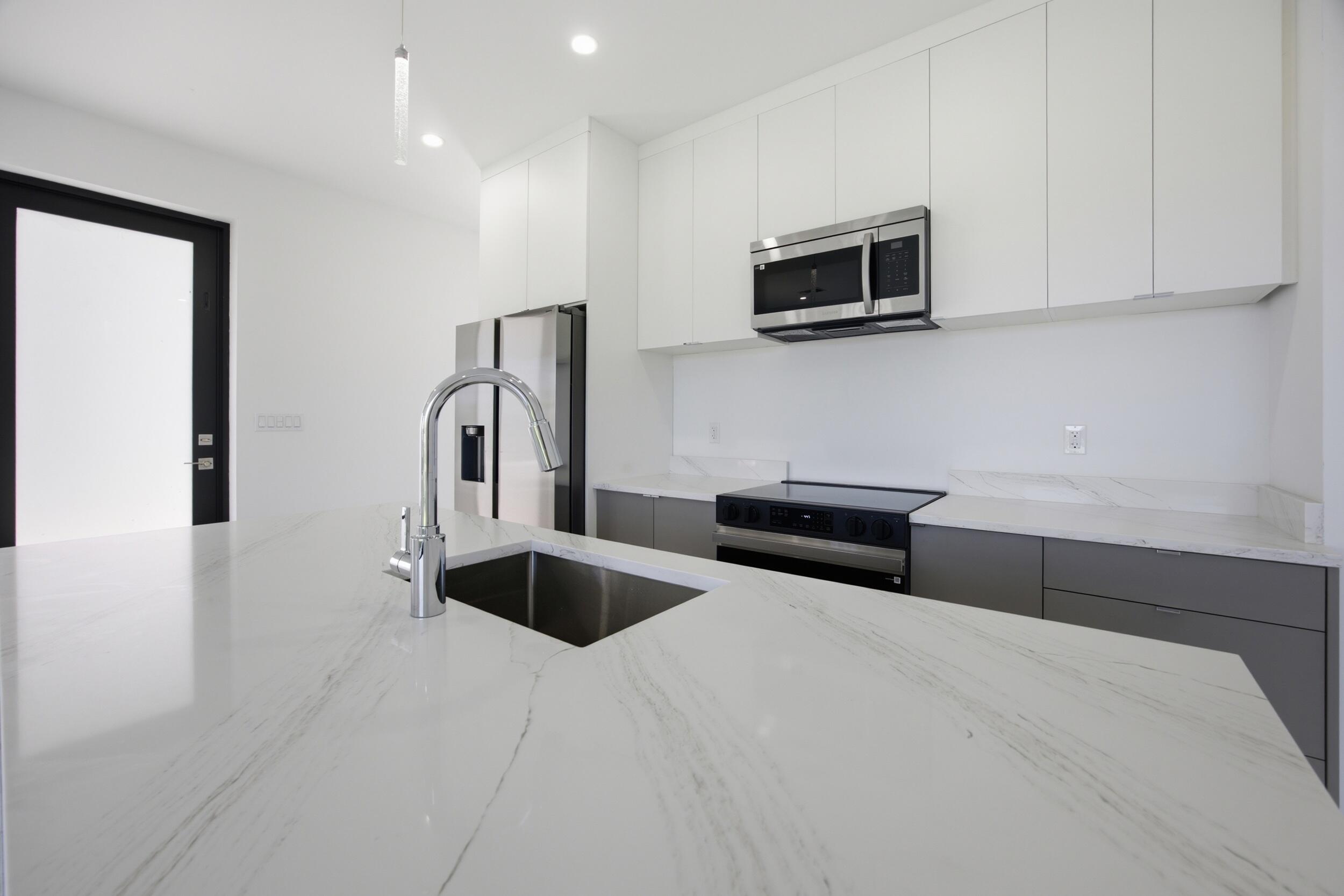 1542 NW 1st Pompano Beach, FL 33060
