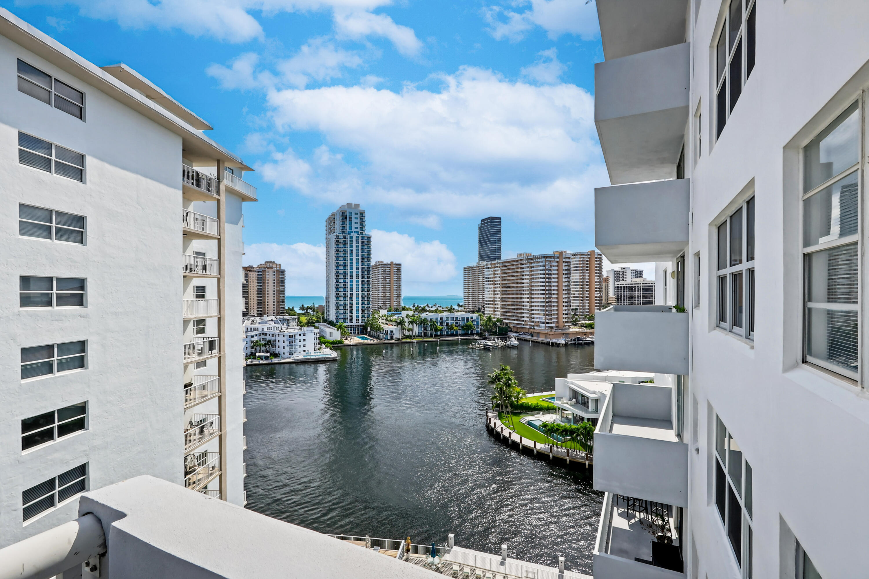 137 Golden Isles Dr #1001