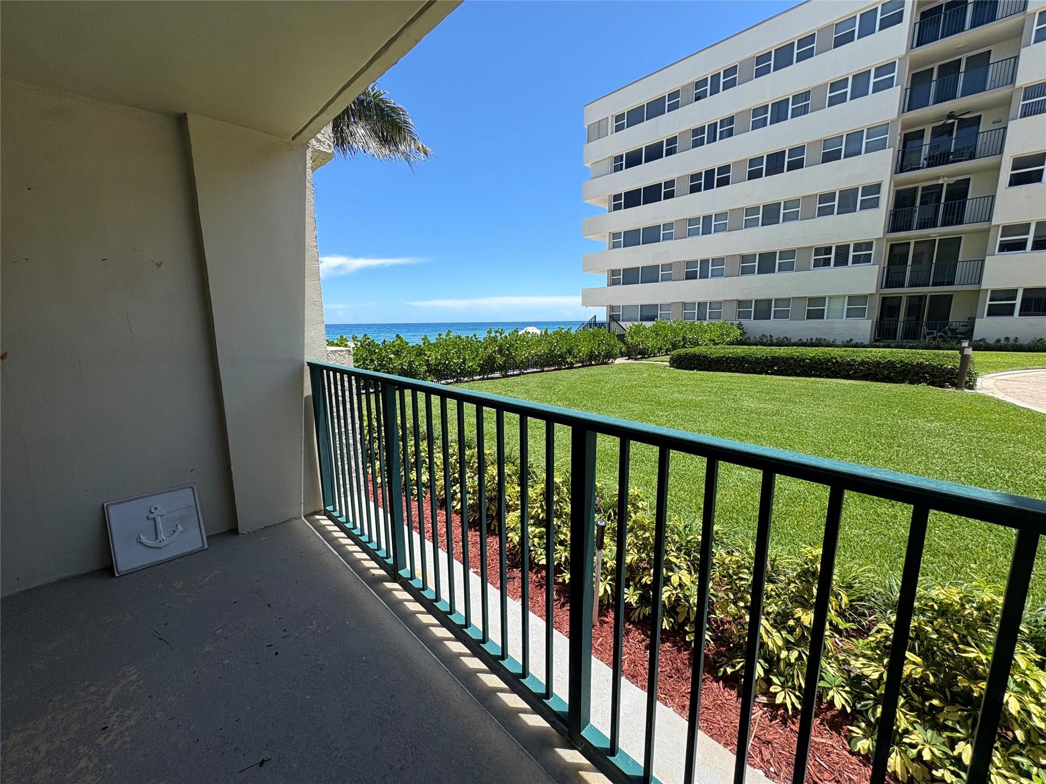 1239 Hillsboro Mile #104