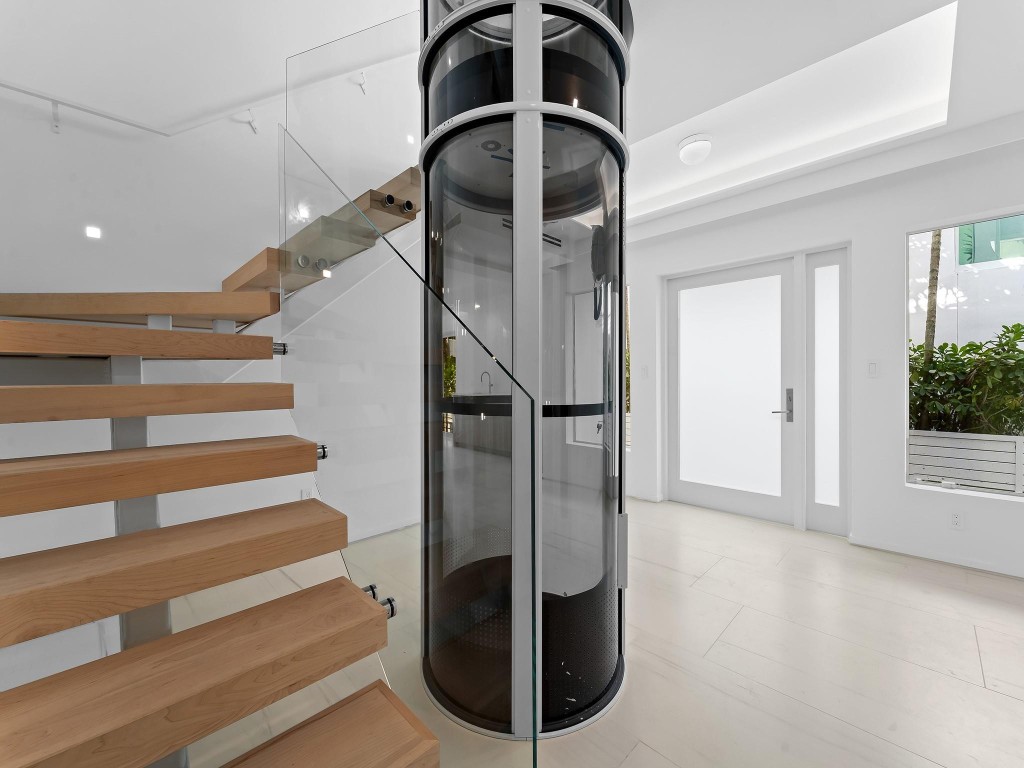 423 Hendricks Fort Lauderdale, FL 33301