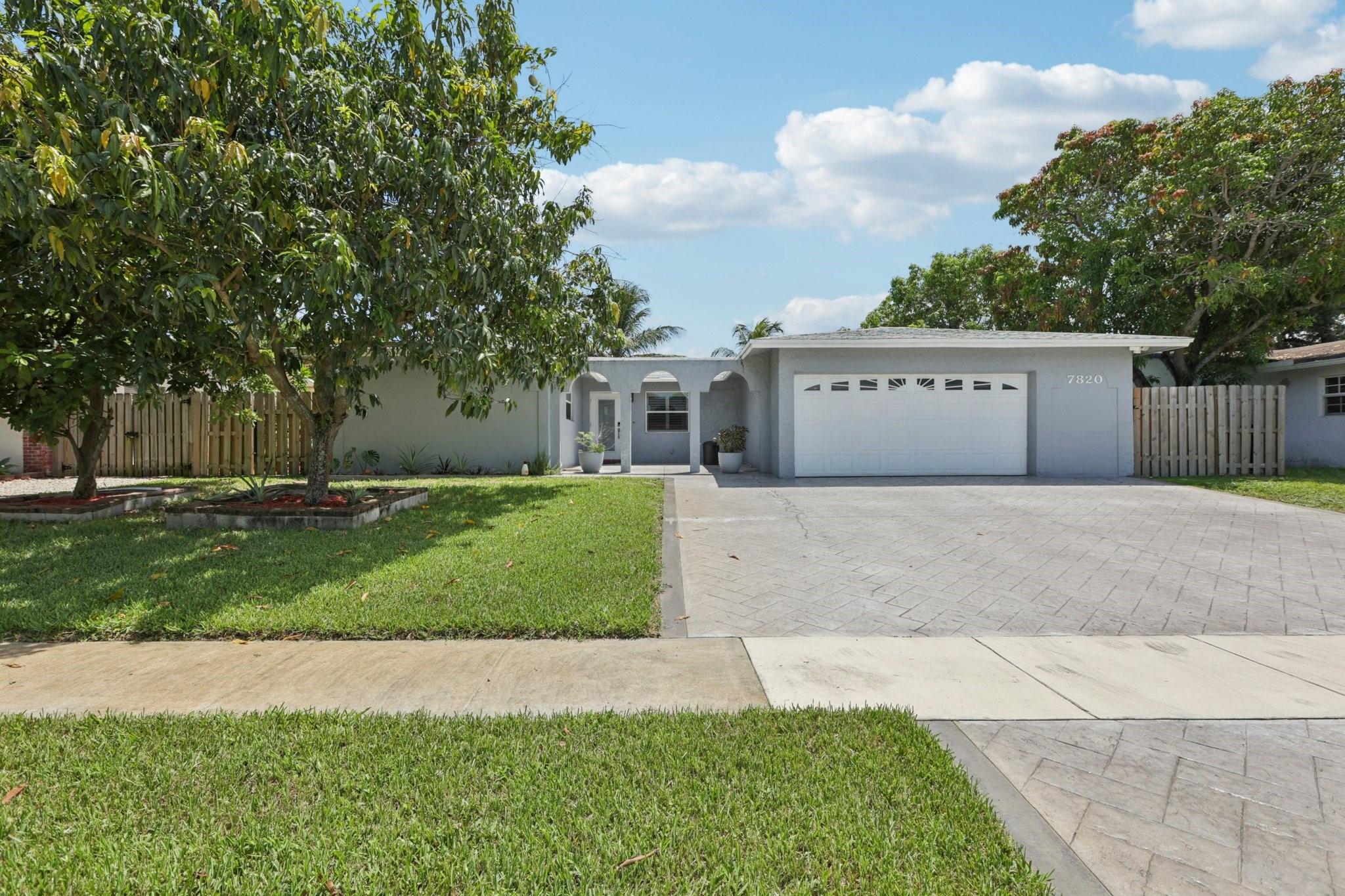 7820 NW 45th St
