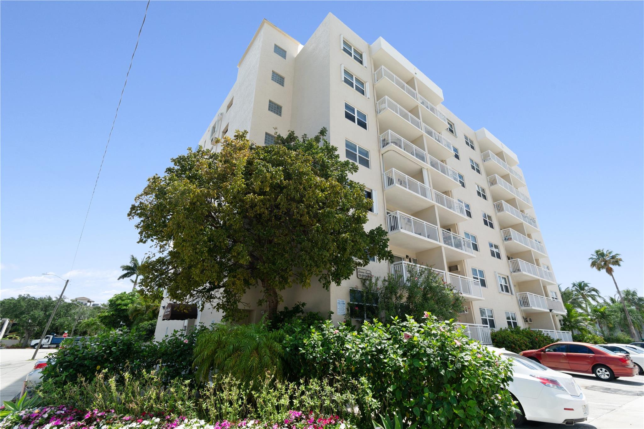 720 Orton Ave #206