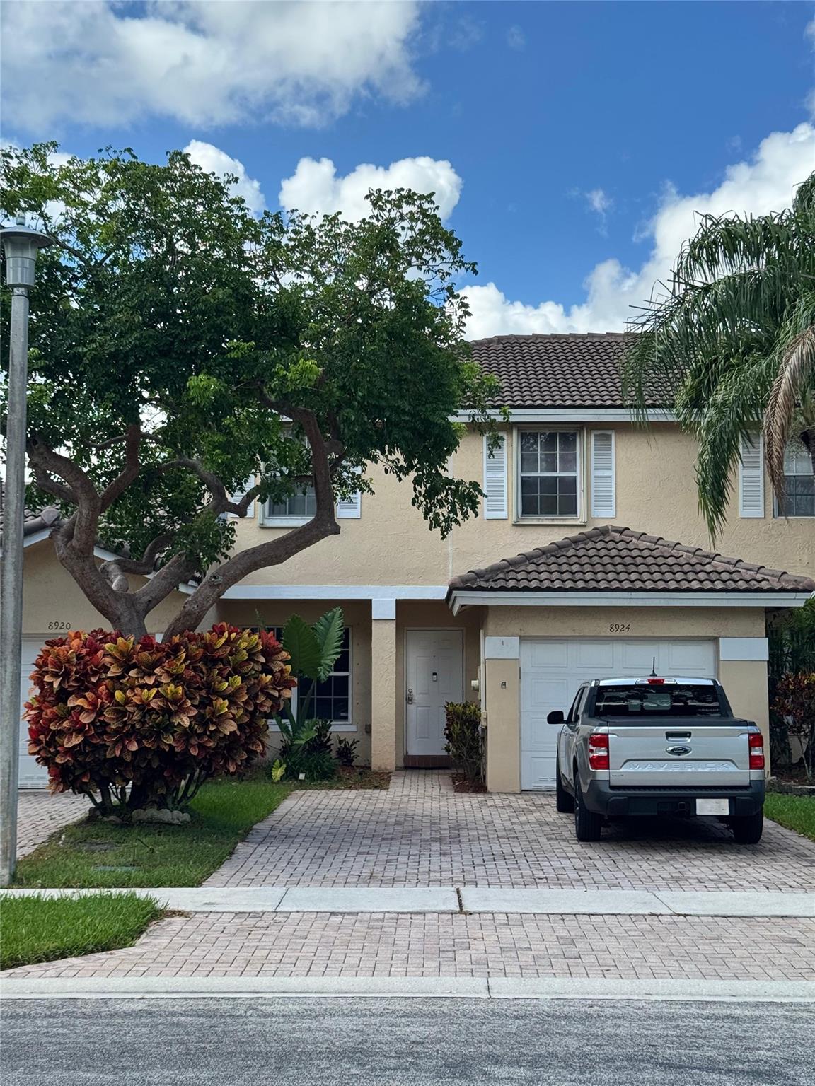 8924 NW 53rd Ct