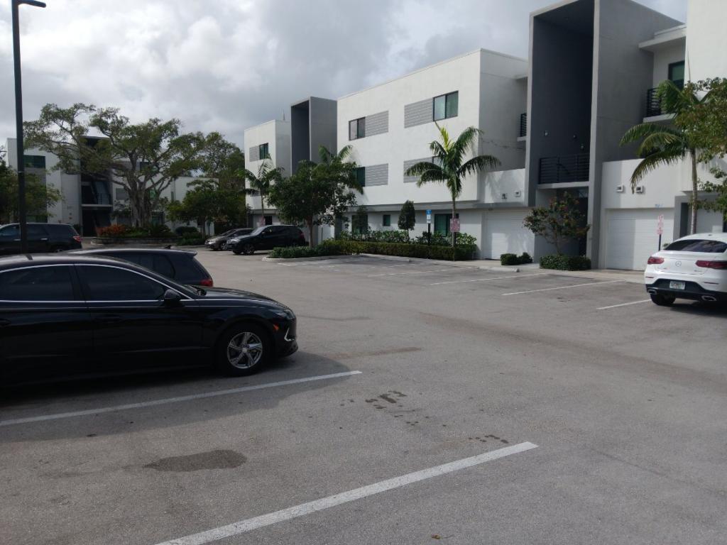 3050 NW 68th St #2304