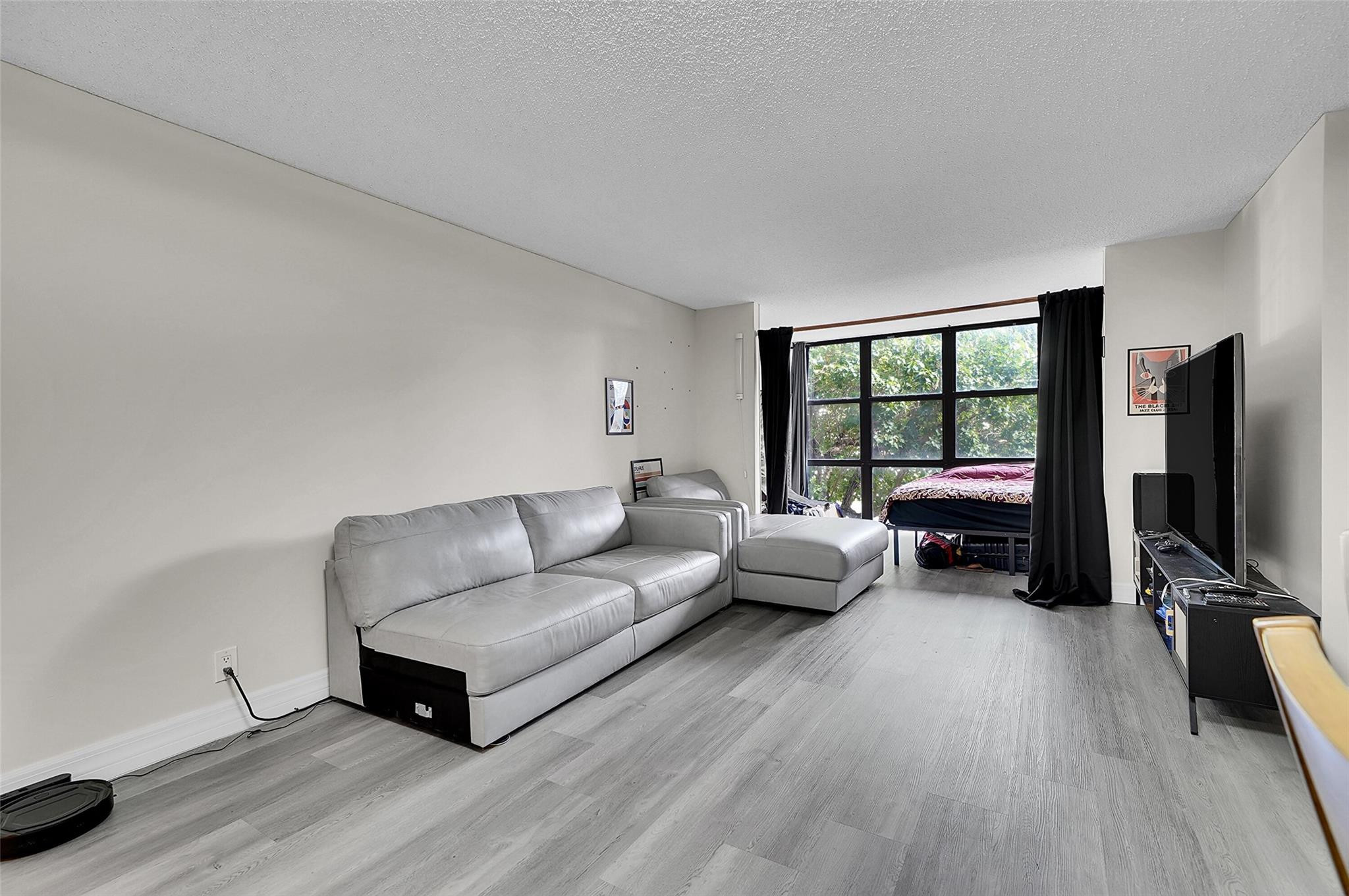 1000 Parkview Dr #306 Hallandale Beach, FL 33009