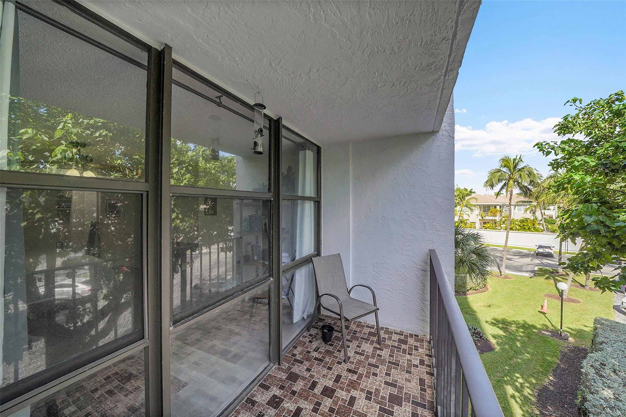 1000 Parkview Dr #306 Hallandale Beach, FL 33009