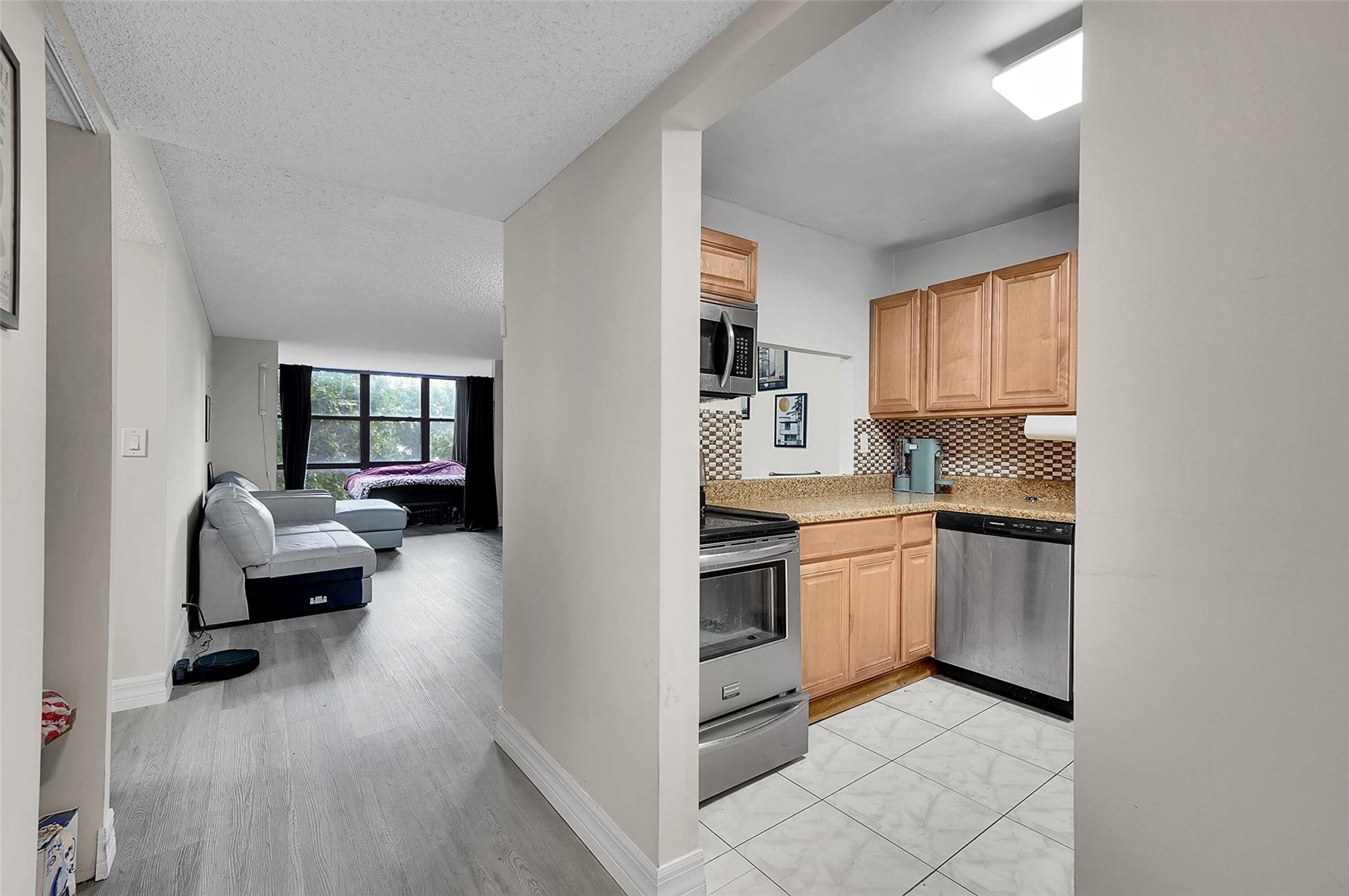 1000 Parkview Dr #306 Hallandale Beach, FL 33009