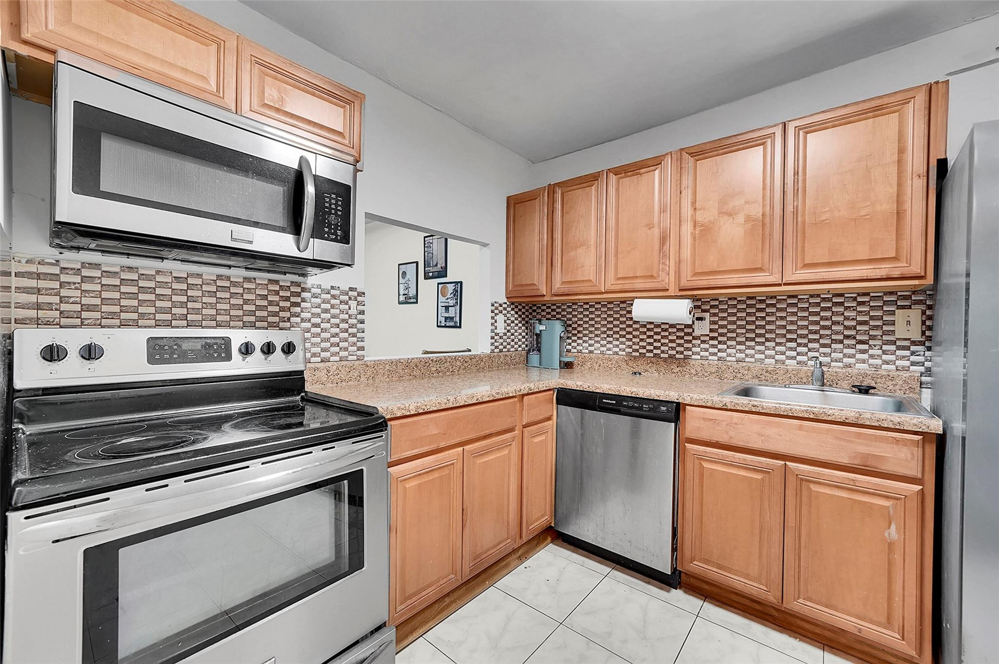 1000 Parkview Dr #306 Hallandale Beach, FL 33009