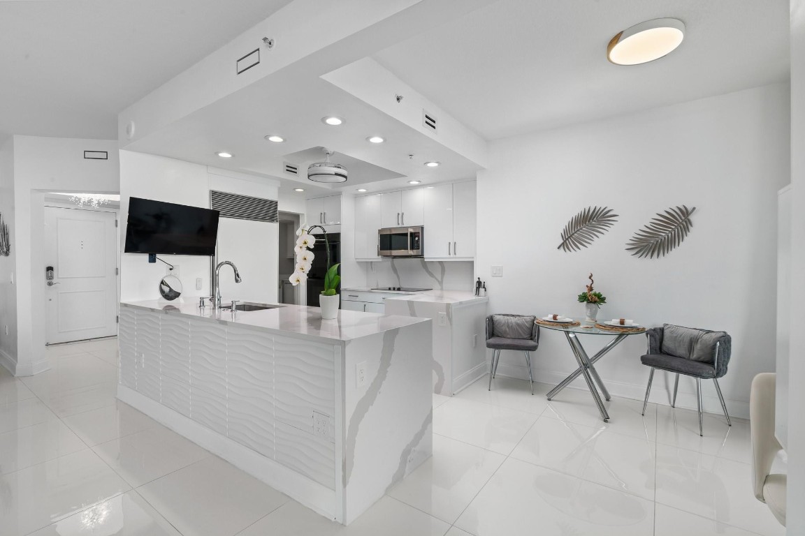 411 N New Riv #2205 Fort Lauderdale, FL 33301