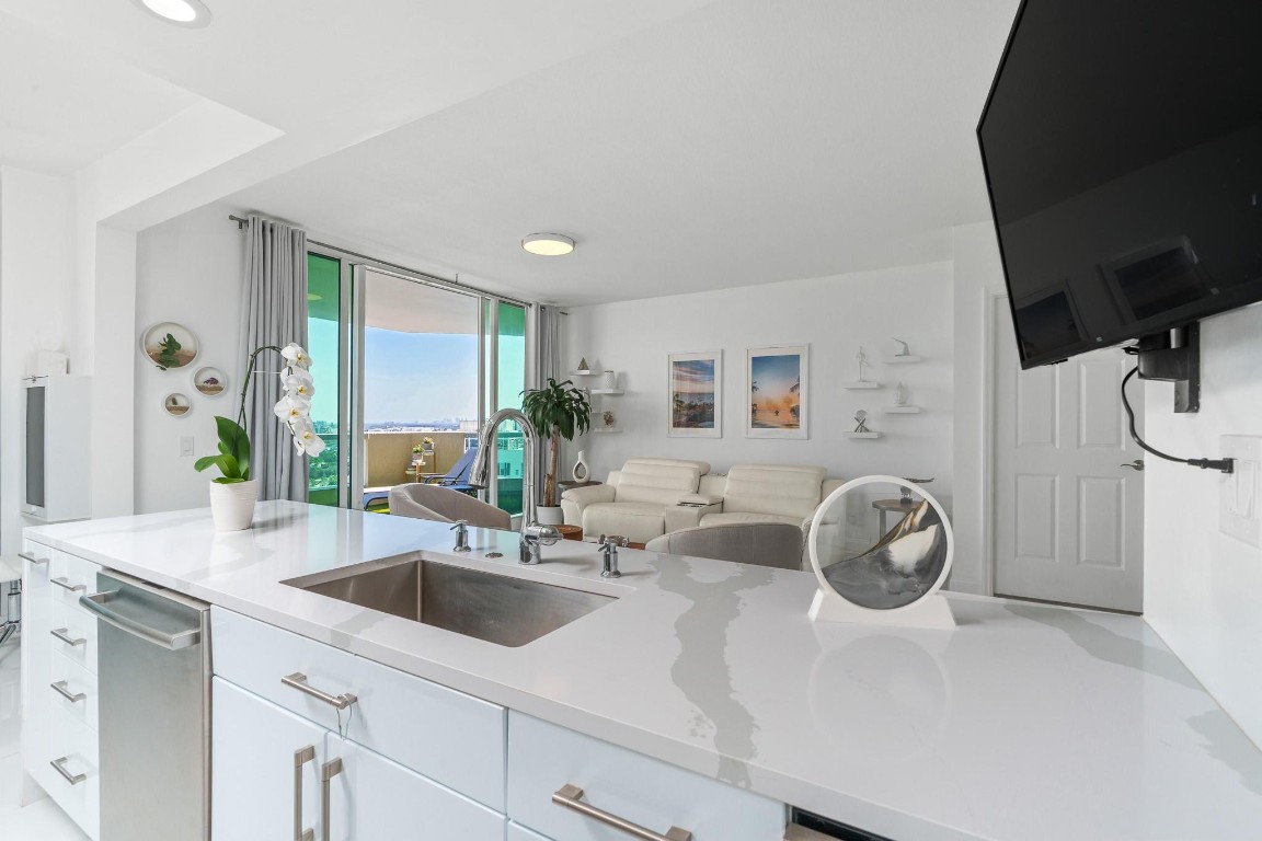 411 N New Riv #2205 Fort Lauderdale, FL 33301