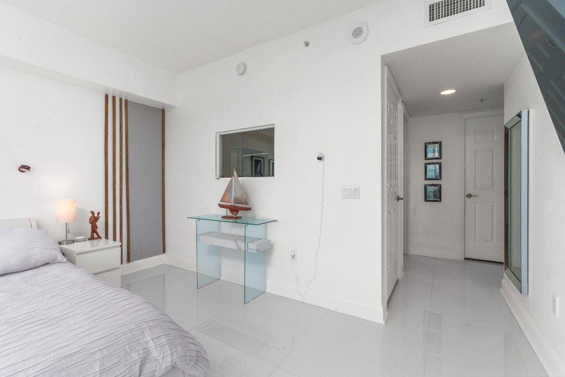 411 N New Riv #2205 Fort Lauderdale, FL 33301