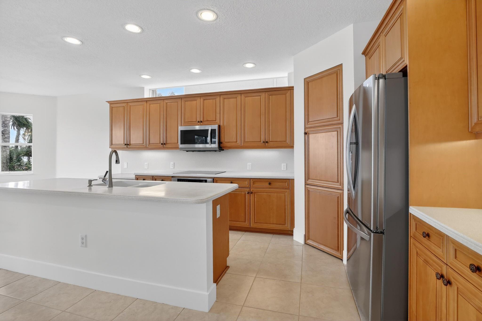 1071 SW 171st Pembroke Pines, FL 33027