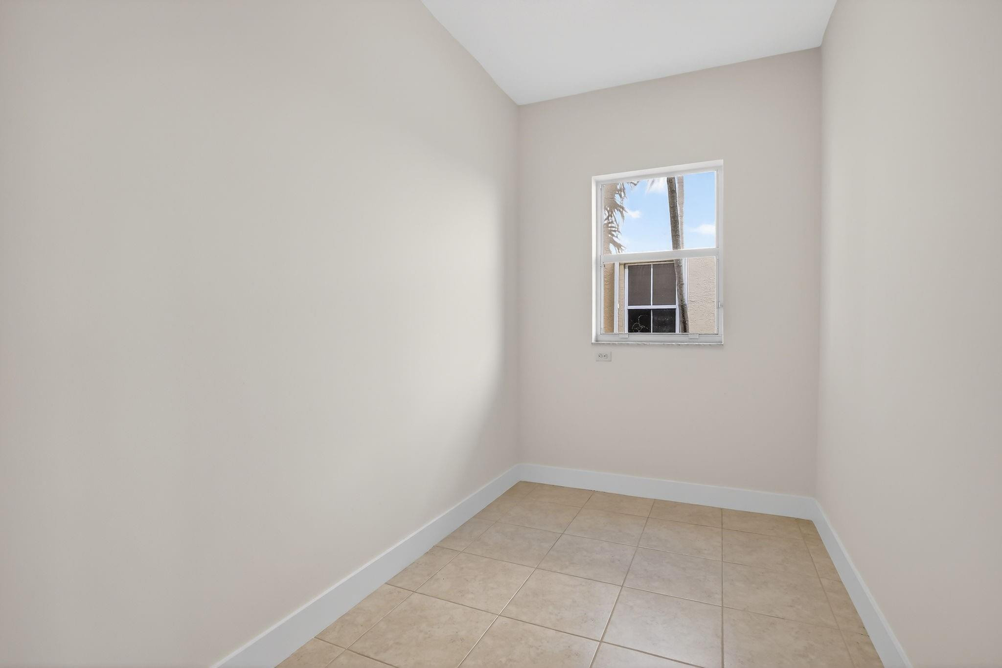 1071 SW 171st Pembroke Pines, FL 33027