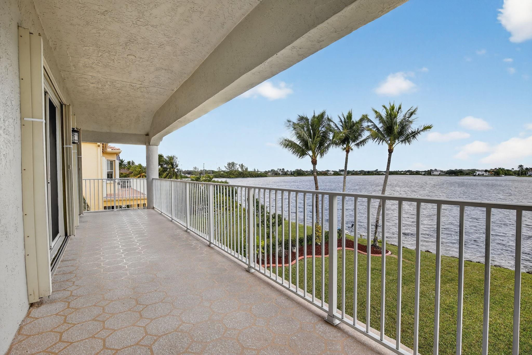 1071 SW 171st Pembroke Pines, FL 33027