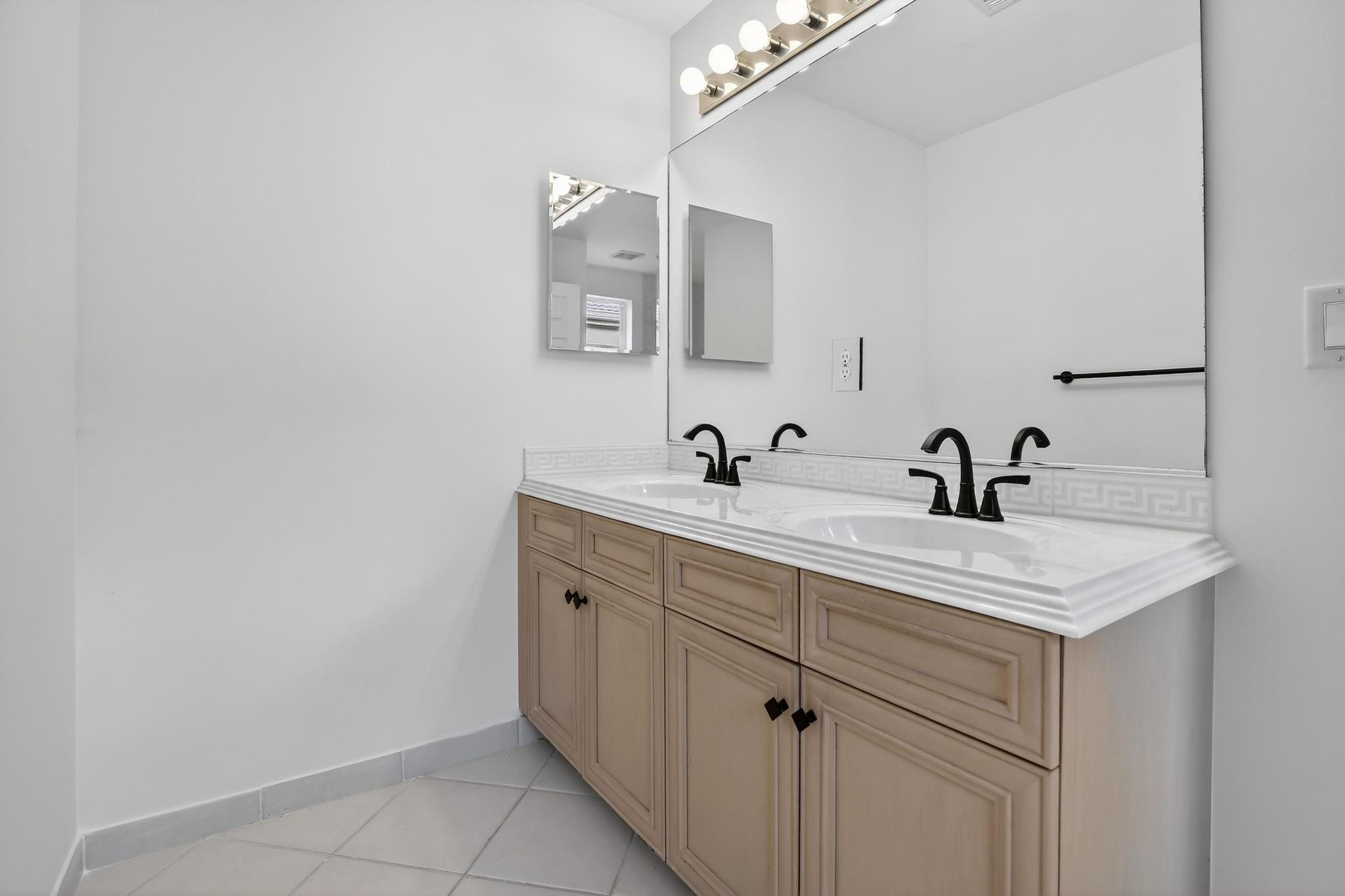 1071 SW 171st Pembroke Pines, FL 33027