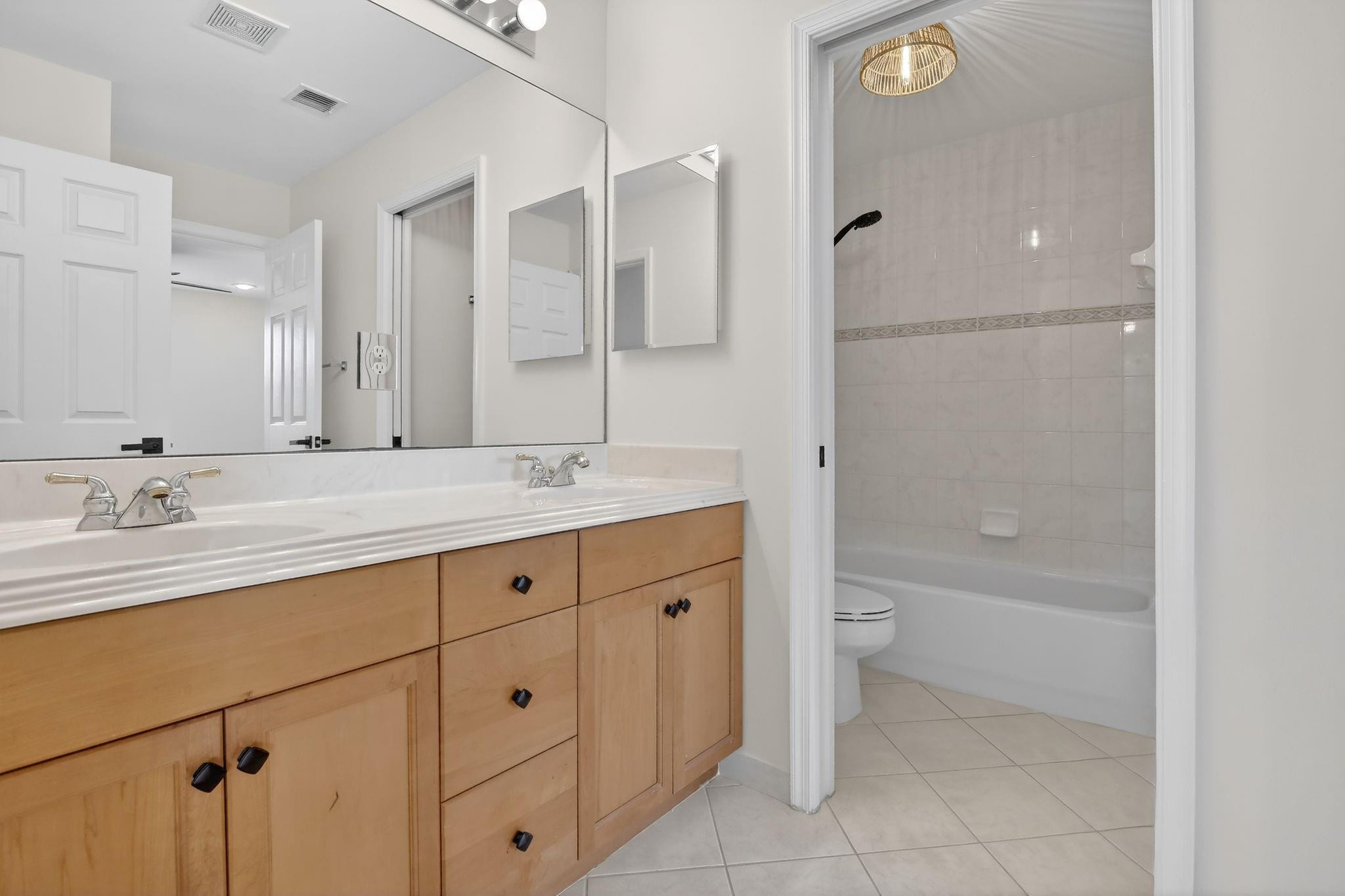 1071 SW 171st Pembroke Pines, FL 33027