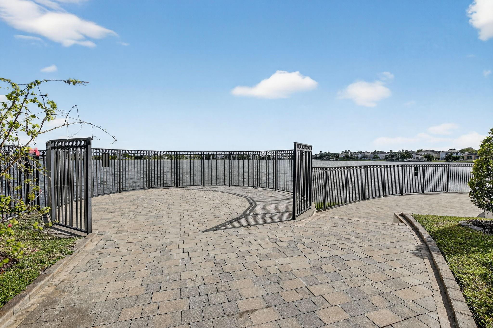 1071 SW 171st Pembroke Pines, FL 33027