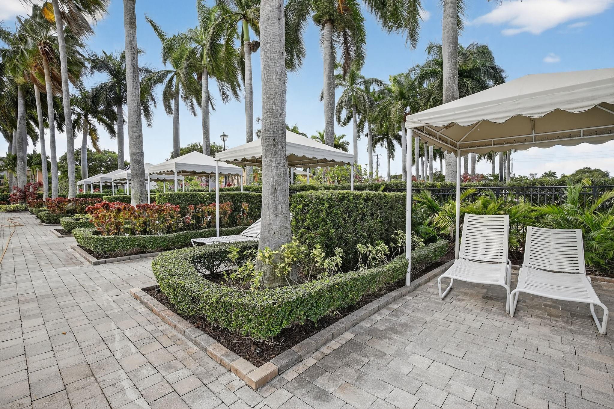 1071 SW 171st Pembroke Pines, FL 33027