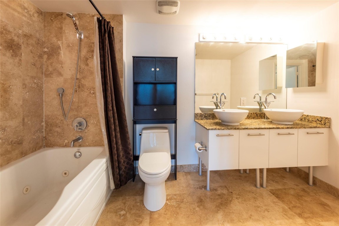 image Brickell on the River South16