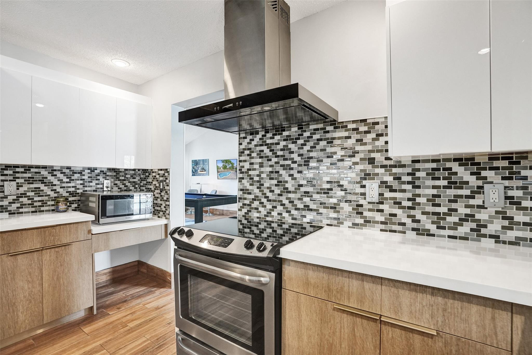 19321 NW 10th Pembroke Pines, FL 33029