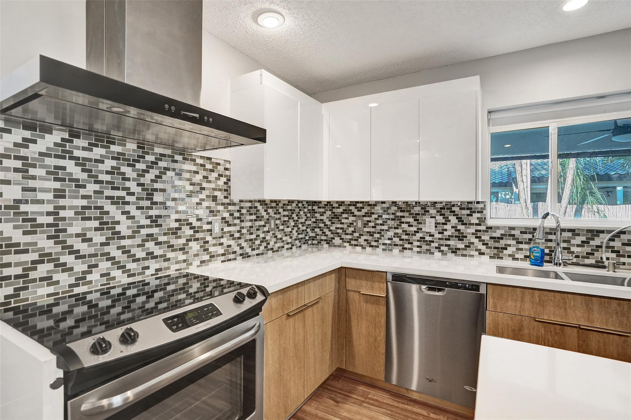 19321 NW 10th Pembroke Pines, FL 33029