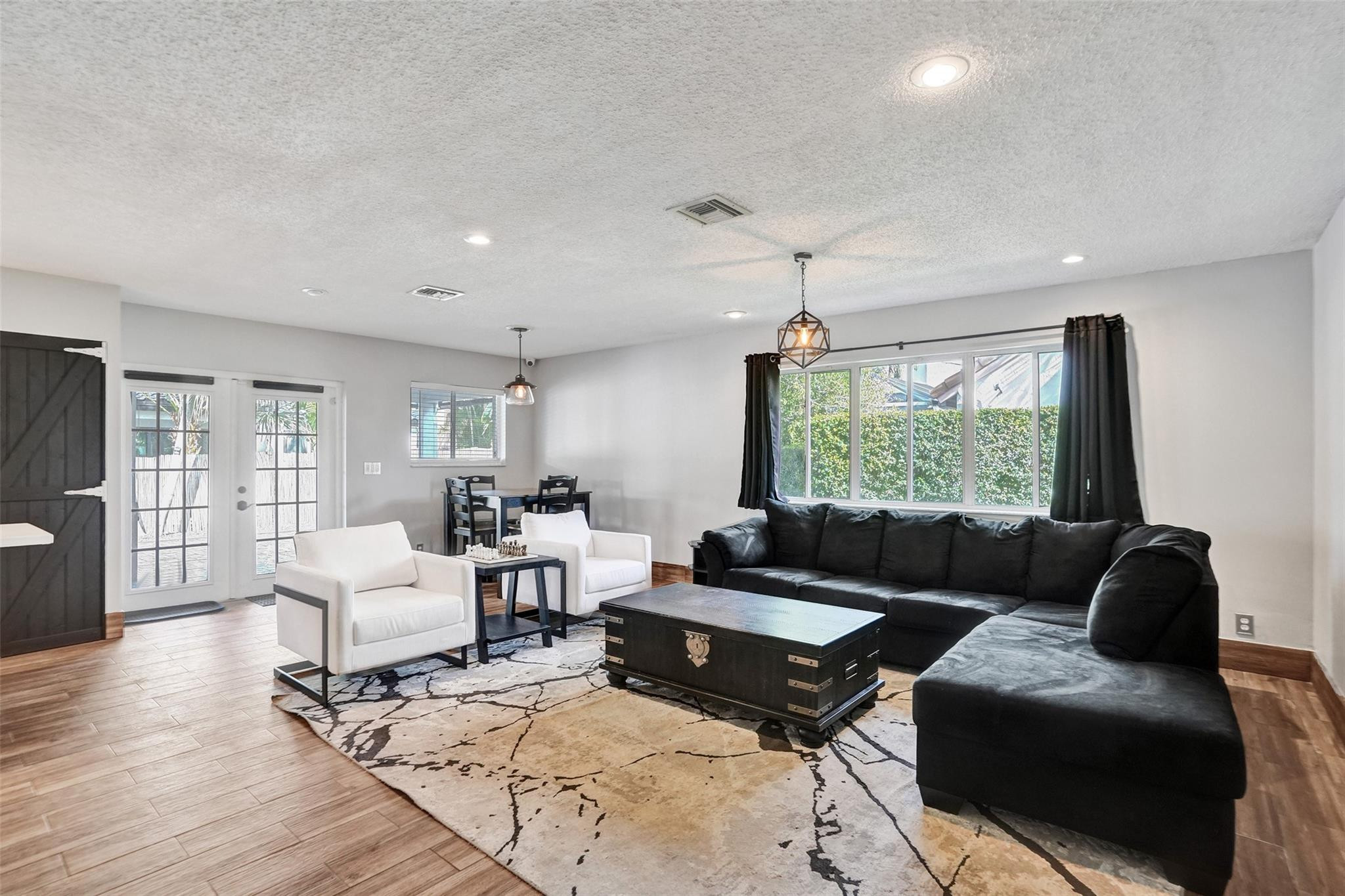 19321 NW 10th Pembroke Pines, FL 33029