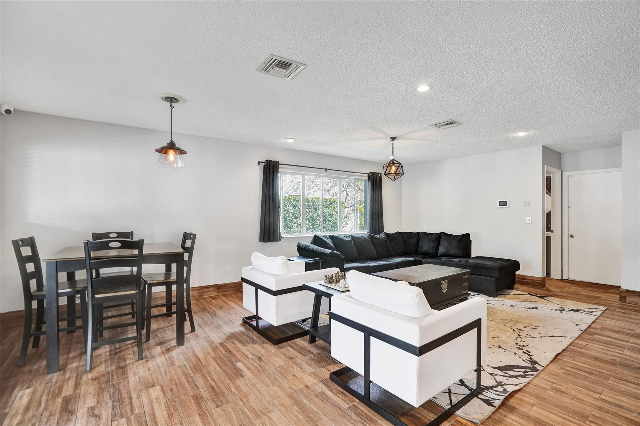 19321 NW 10th Pembroke Pines, FL 33029